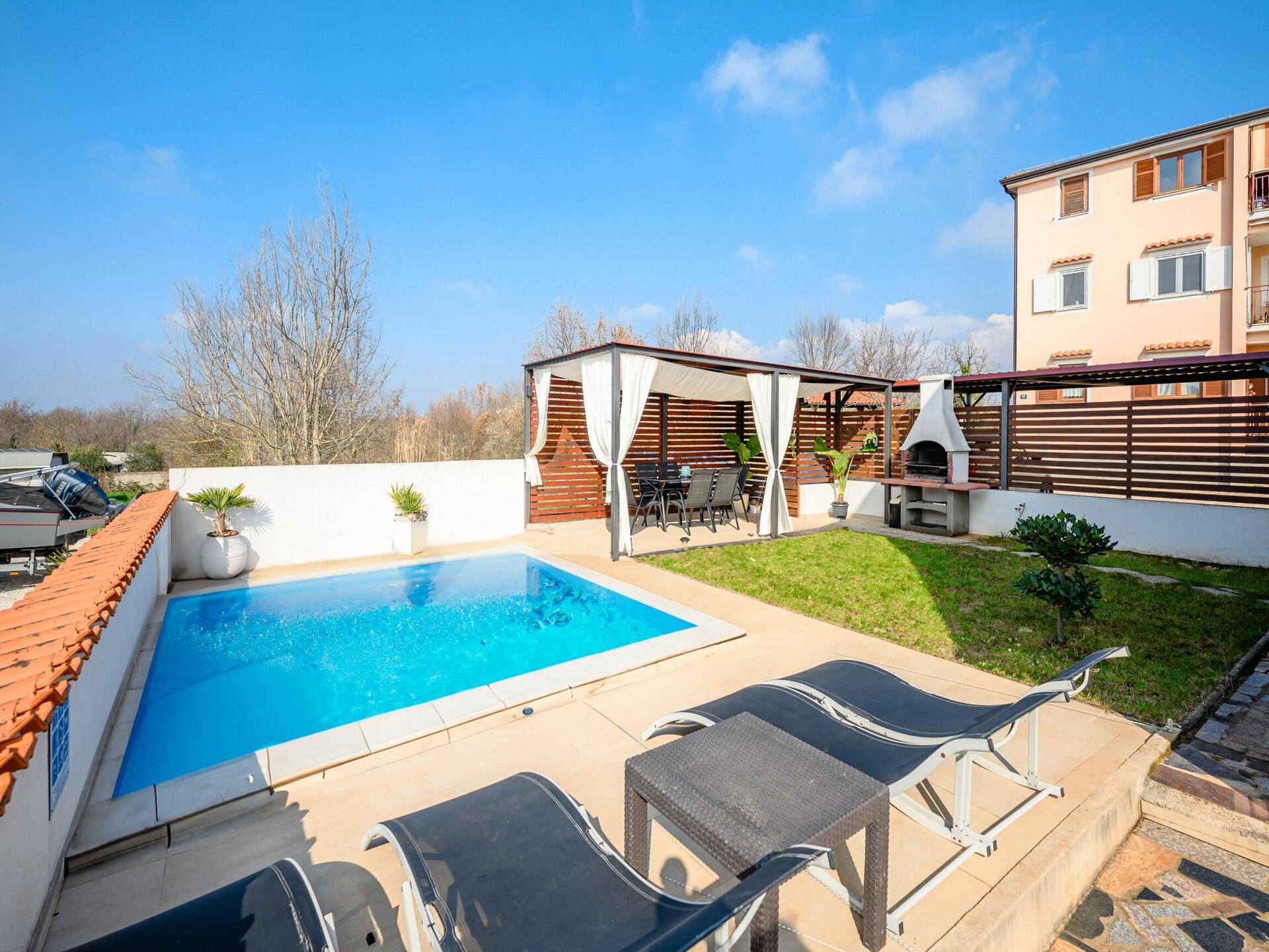 Knus appartement Rose II nabij Poreč met tuin en barbecue - foto 2