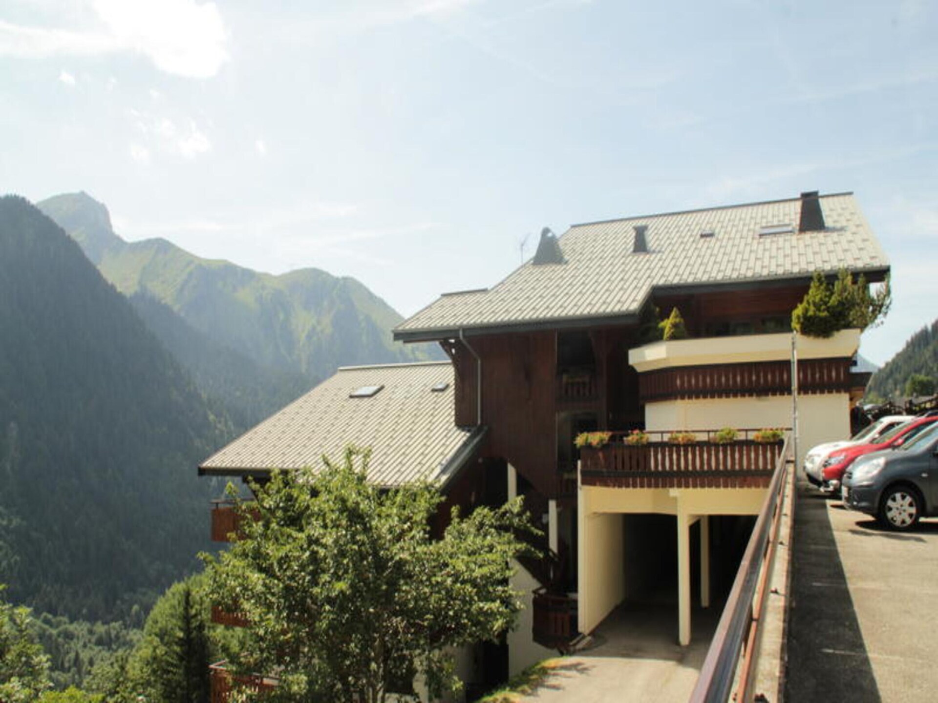 Ruim appartement in Petit Châtel met balkon en uitzicht op de bergen - foto 10