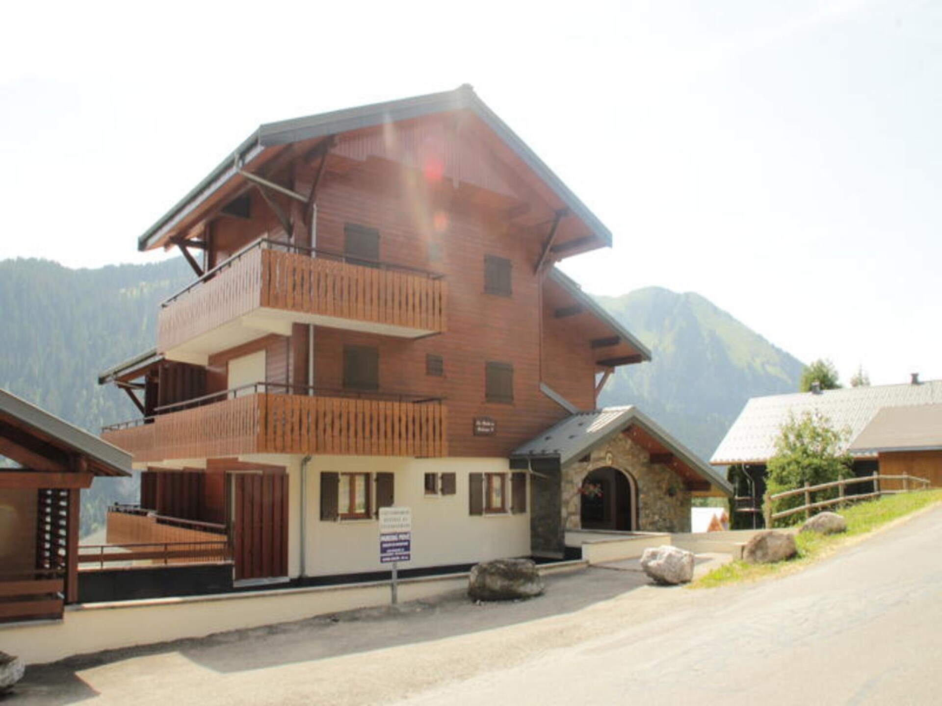 Ruim appartement in Petit Châtel met balkon en uitzicht op de bergen - foto 8