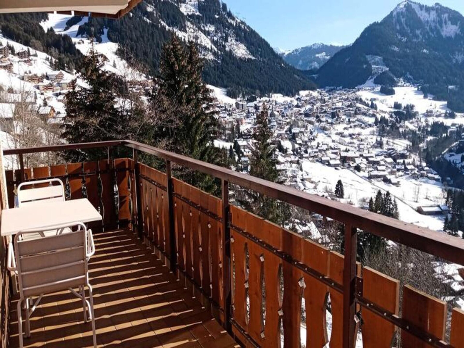 Ruim appartement in Petit Châtel met balkon en uitzicht op de bergen - foto 35