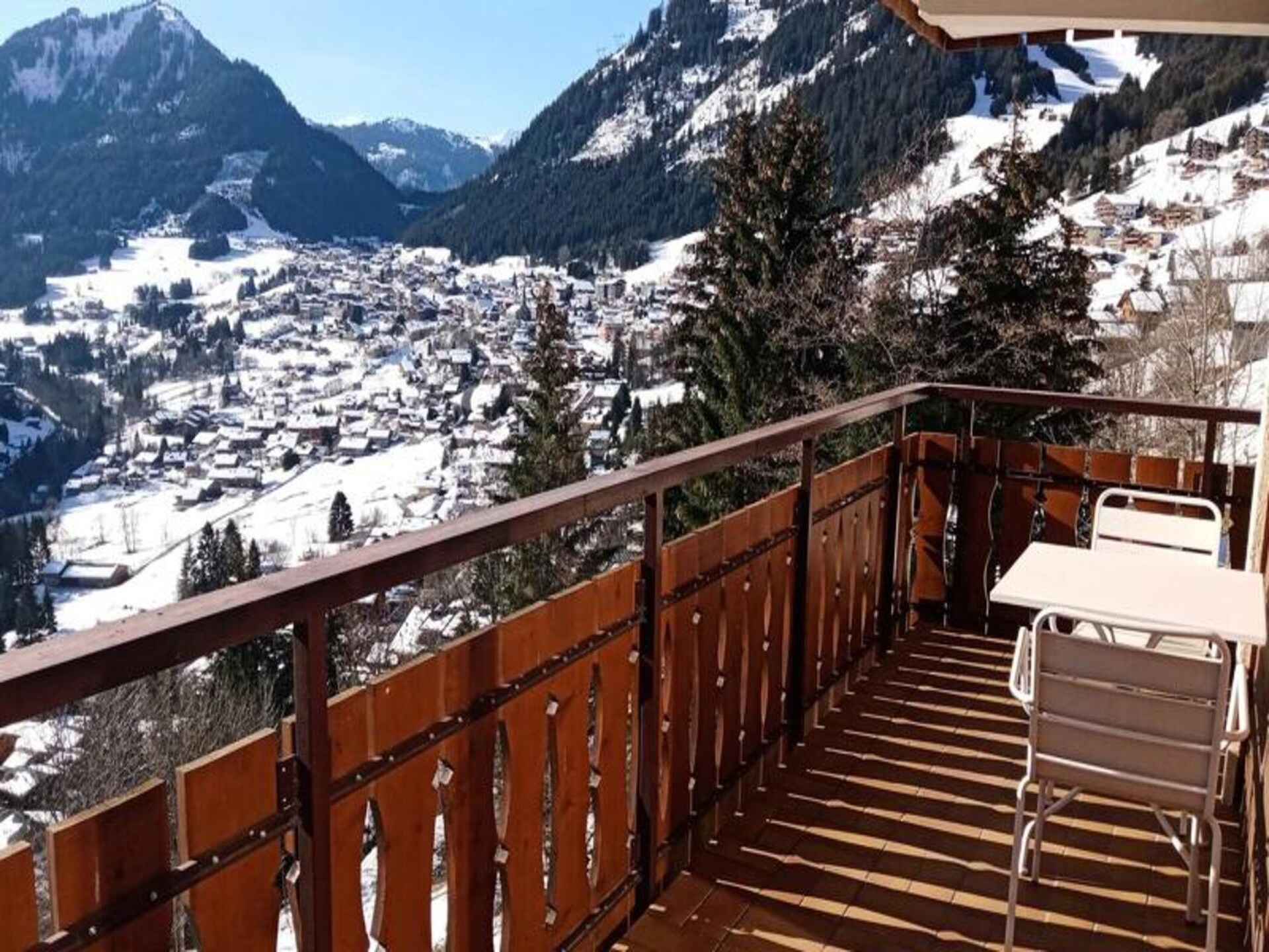 Ruim appartement in Petit Châtel met balkon en uitzicht op de bergen - foto 13