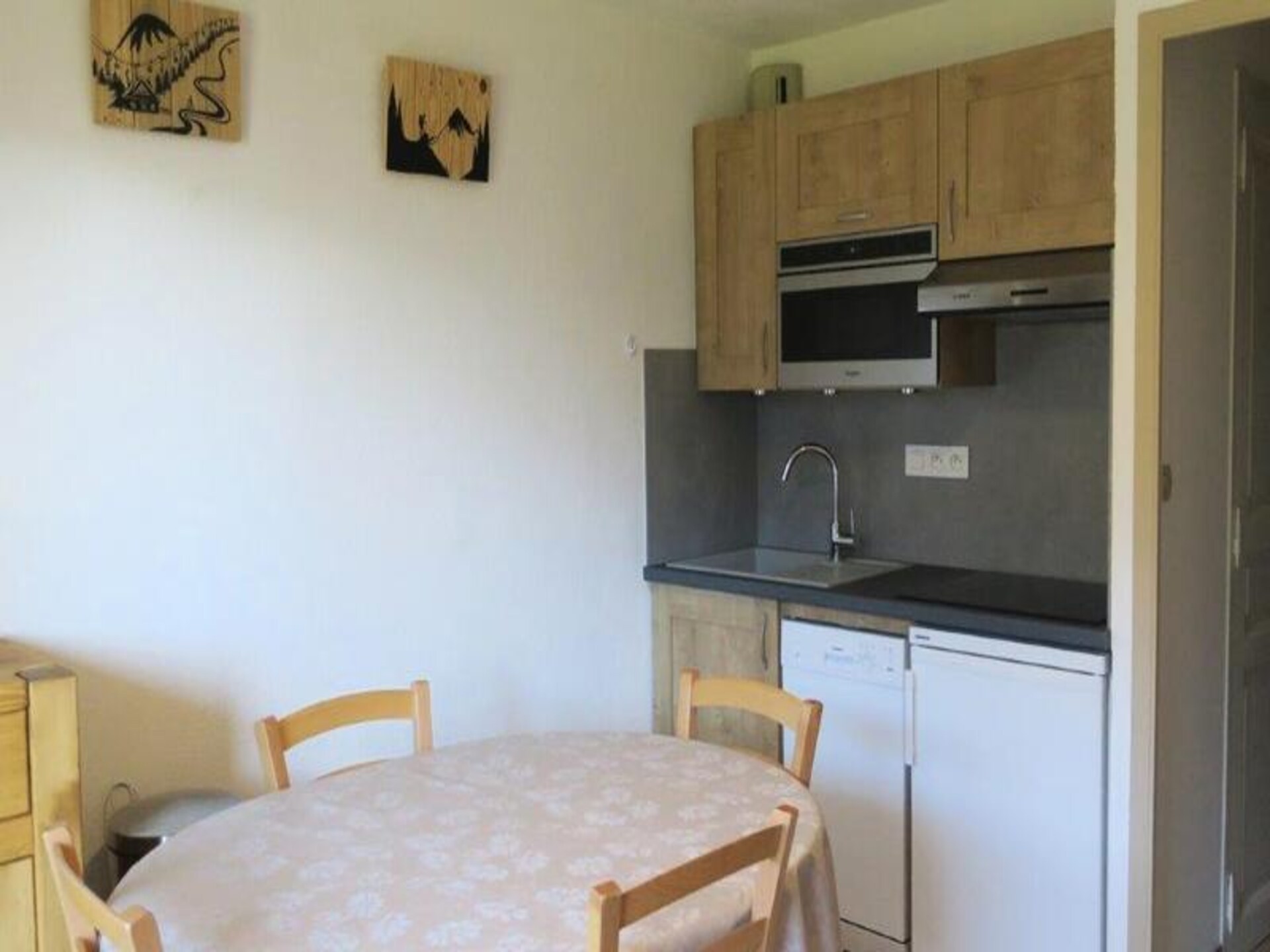 Knus appartement op de begane grond met balkon, 300m van centrum Châtel - foto 4