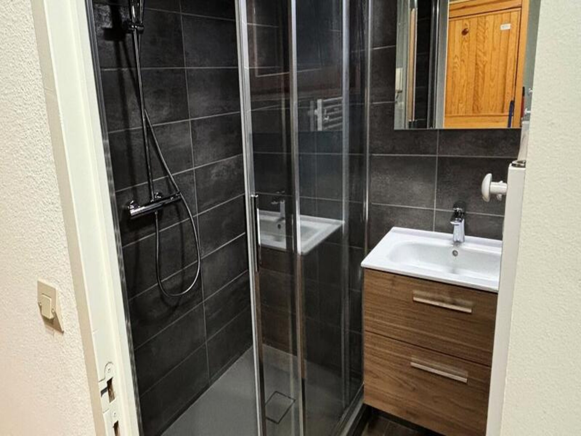 Knus appartement op de begane grond met balkon, 300m van centrum Châtel - foto 7