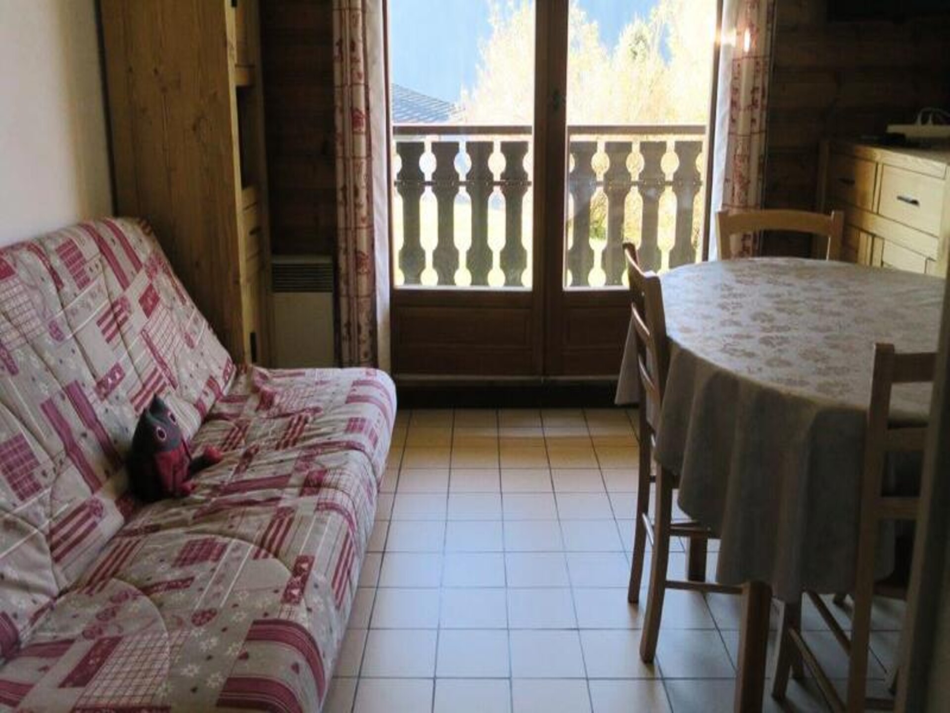 Knus appartement op de begane grond met balkon, 300m van centrum Châtel - foto 11