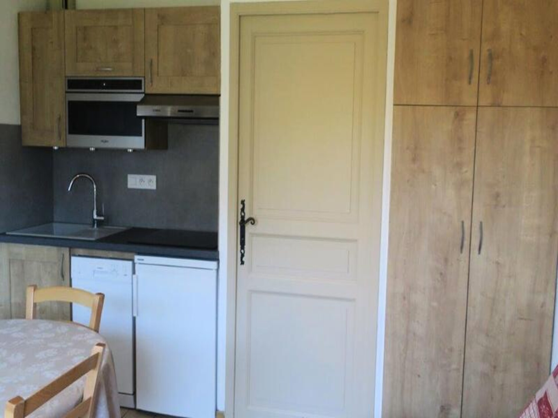 Knus appartement op de begane grond met balkon, 300m van centrum Châtel - foto 13