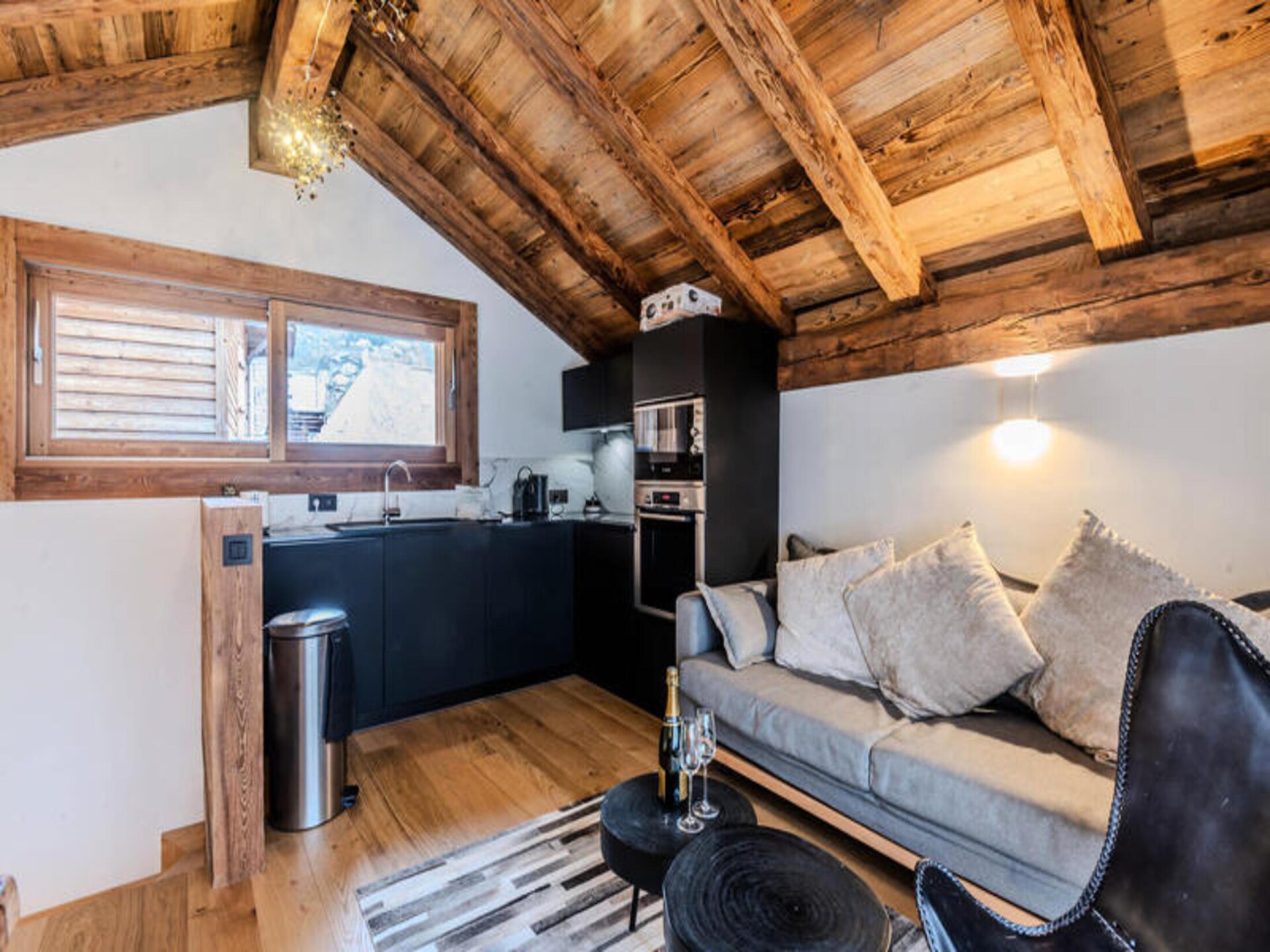 Gerenoveerd chaletappartement in het oude hart van Morzine, vlakbij de piste - foto 25