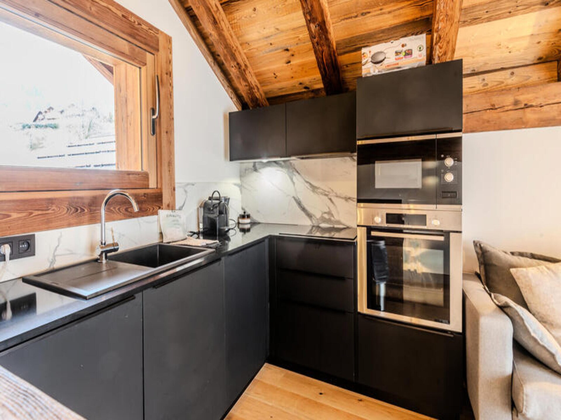 Gerenoveerd chaletappartement in het oude hart van Morzine, vlakbij de piste - foto 28