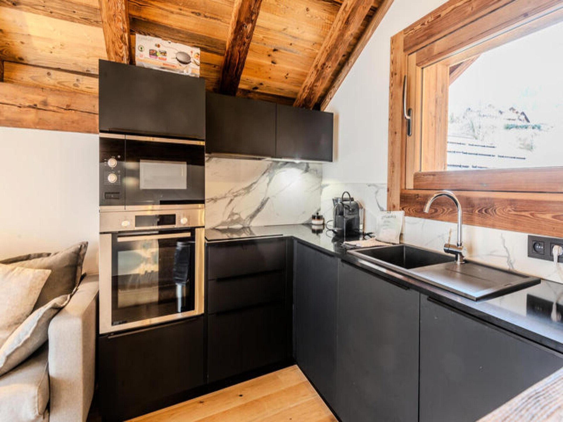 Gerenoveerd chaletappartement in het oude hart van Morzine, vlakbij de piste - foto 10
