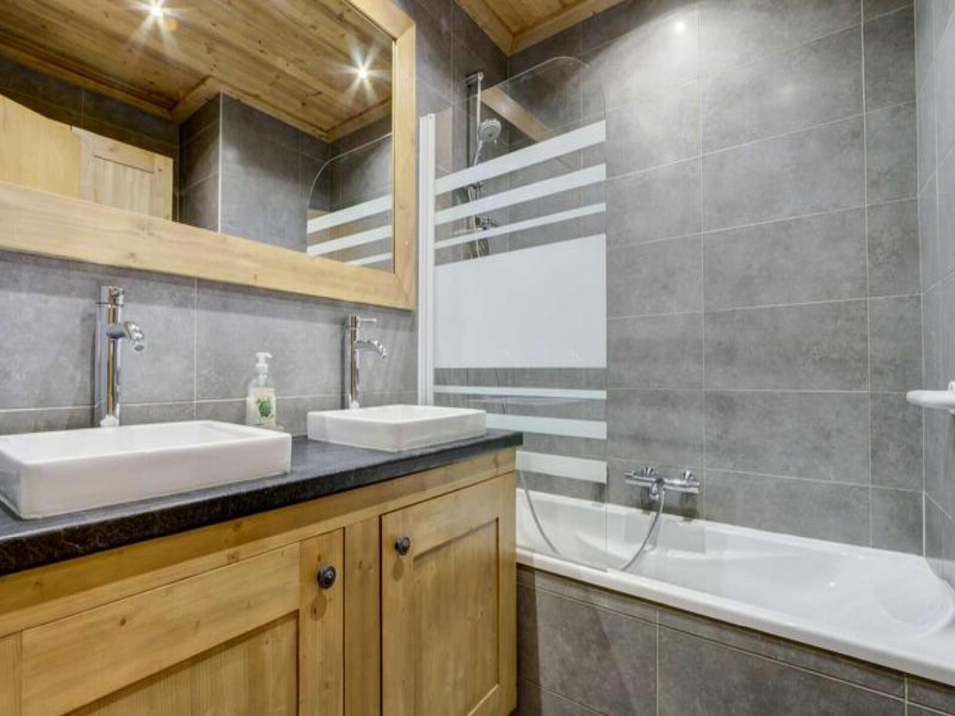 Gerenoveerd appartement in het centrum van Morzine, op 200 m van de skilift - foto 8