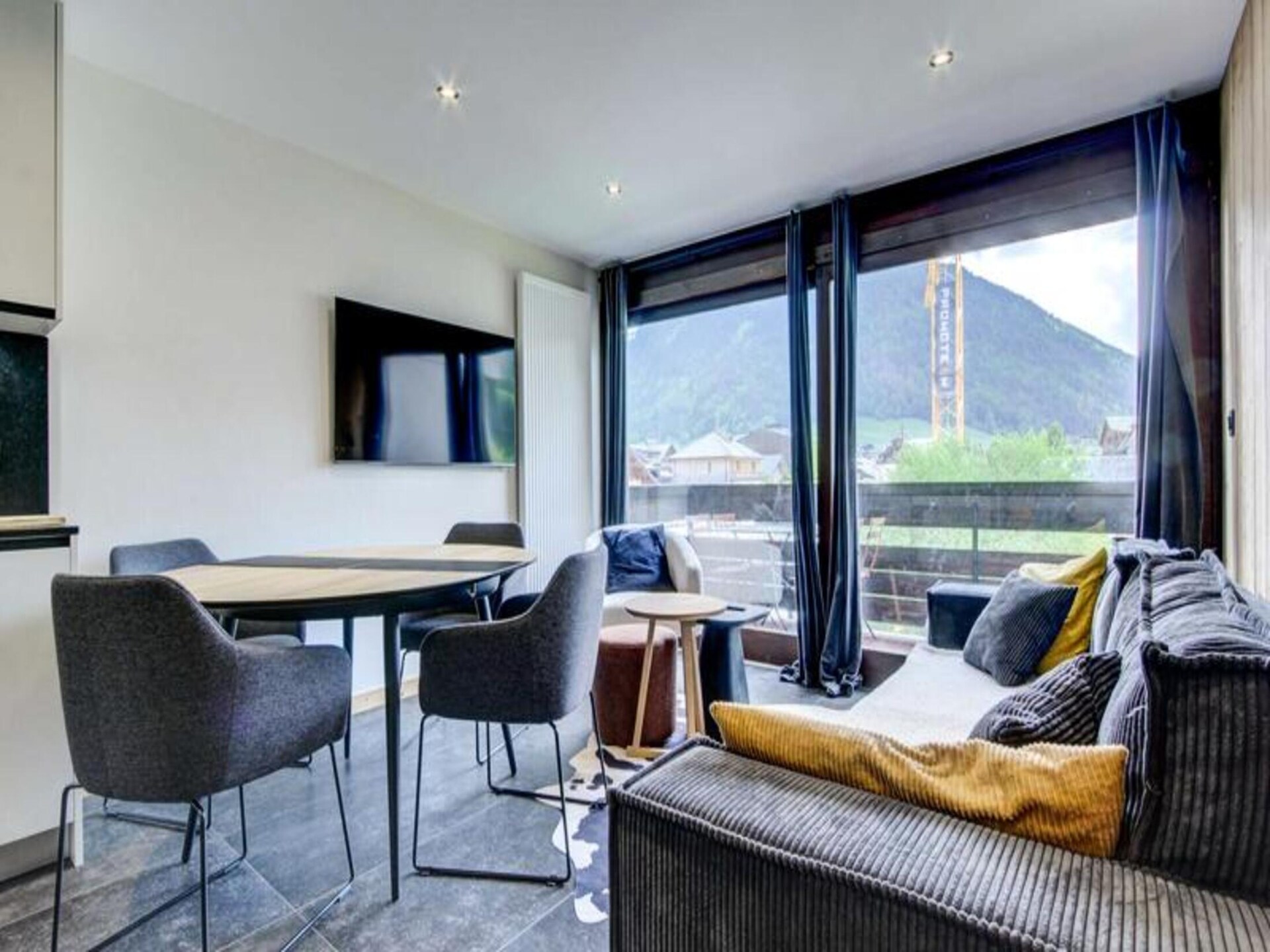 Gerenoveerd 6-persoons appartement op 200m van de skilift in Morzine - foto 2