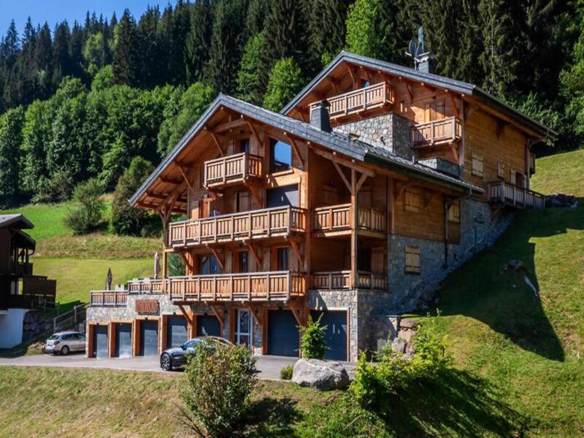Luxe appartement aan de piste in Morzine met balkon en garage - foto 1