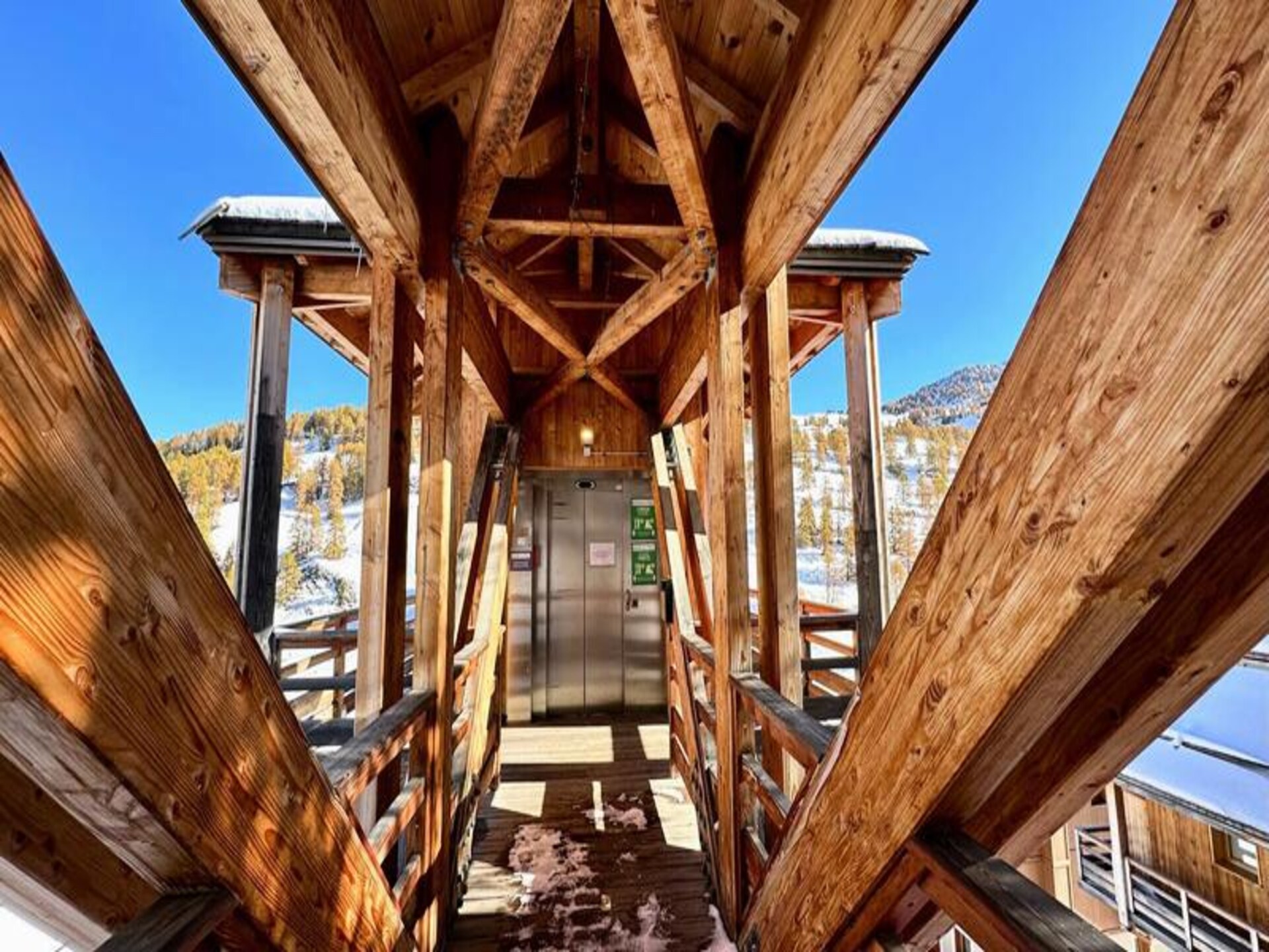 Hoekappartement met balkon en zwembad, vlakbij de pistes in Vars - foto 1