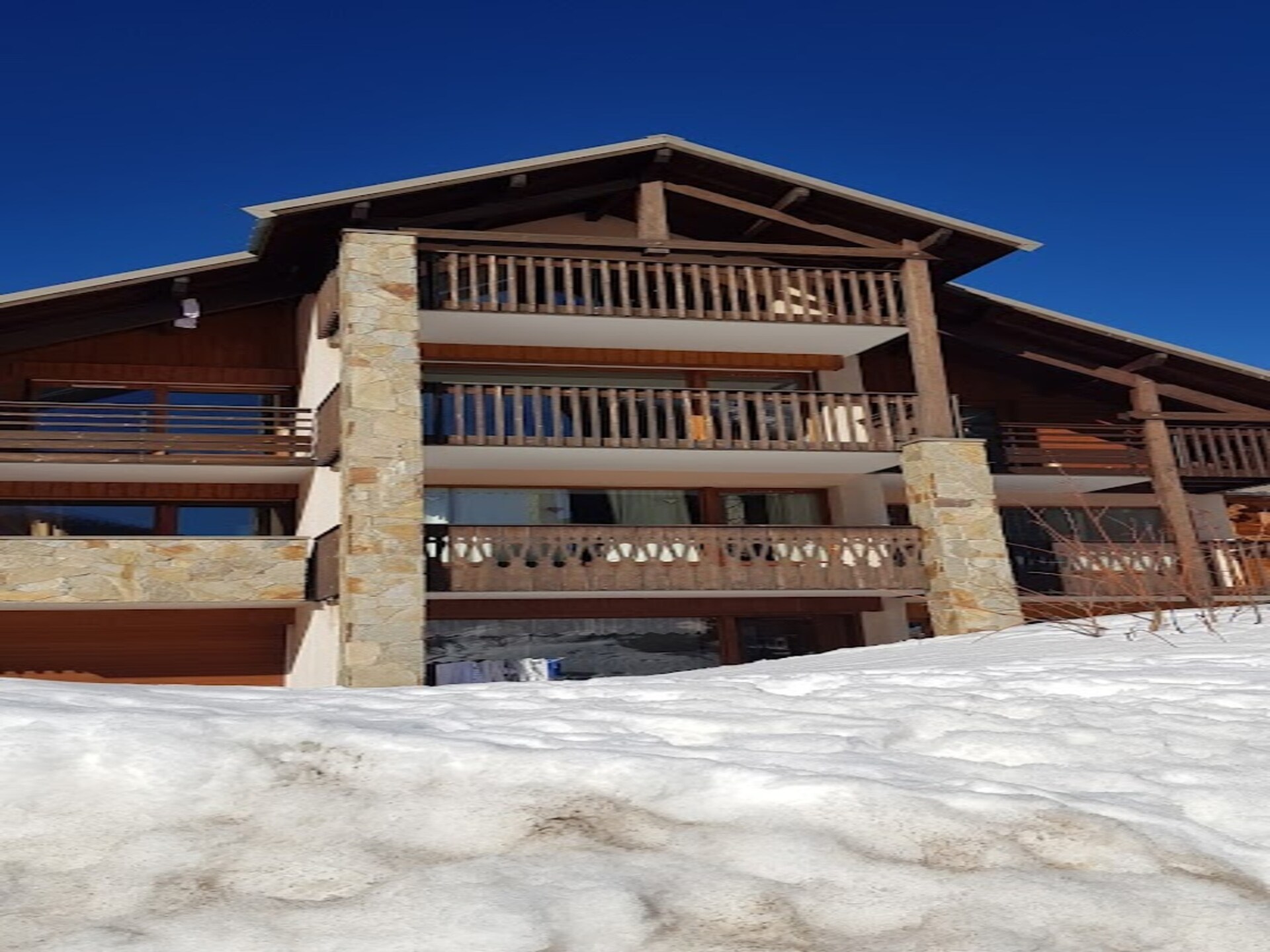 Licht appartement voor 6 in Vars, met balkon en uitzicht, vlakbij de piste - foto 9