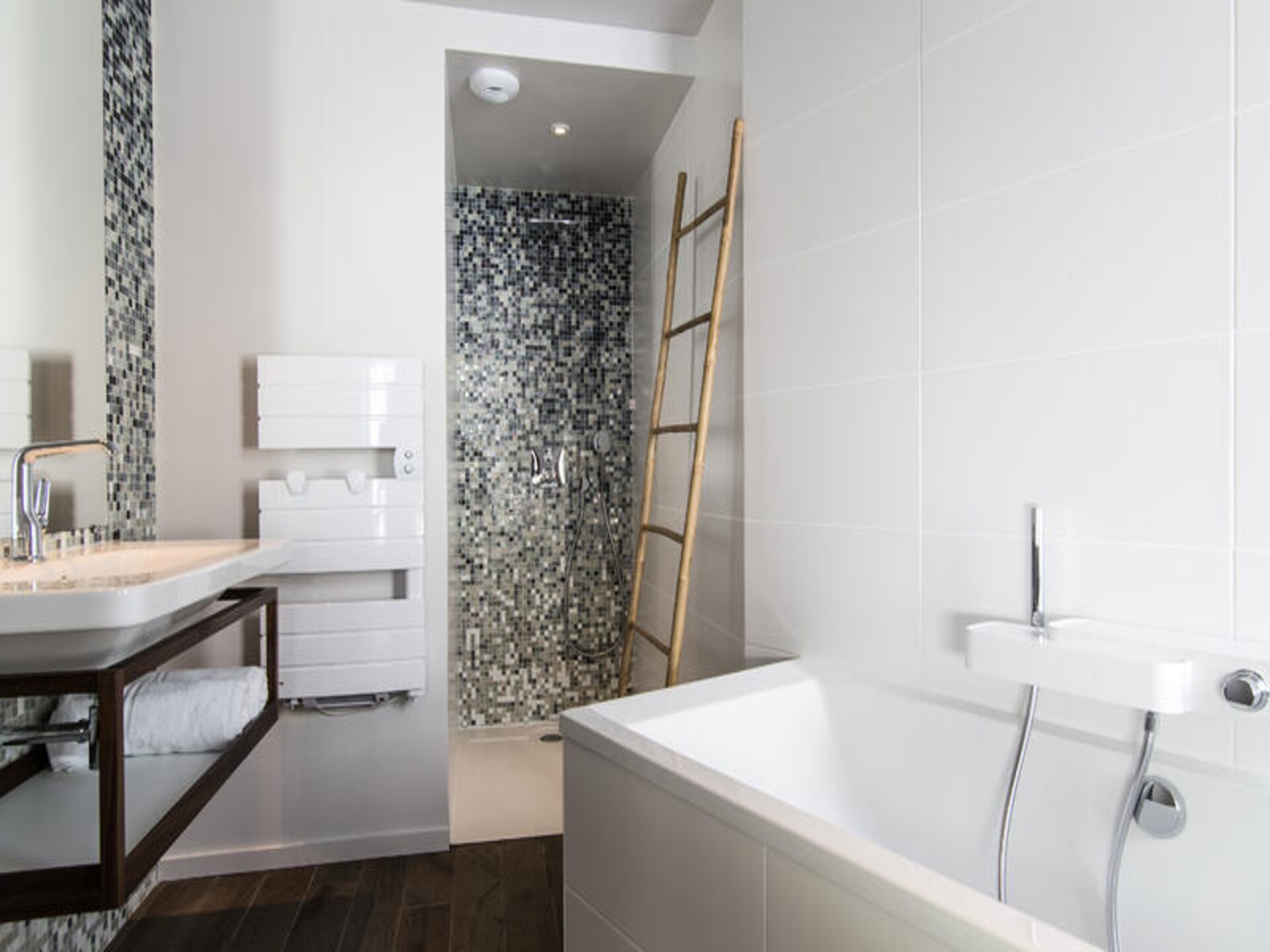 Chalet Nevalhaia in Vars: 240m² luxe met privéspa, sauna en 5 slaapkamers - foto 8