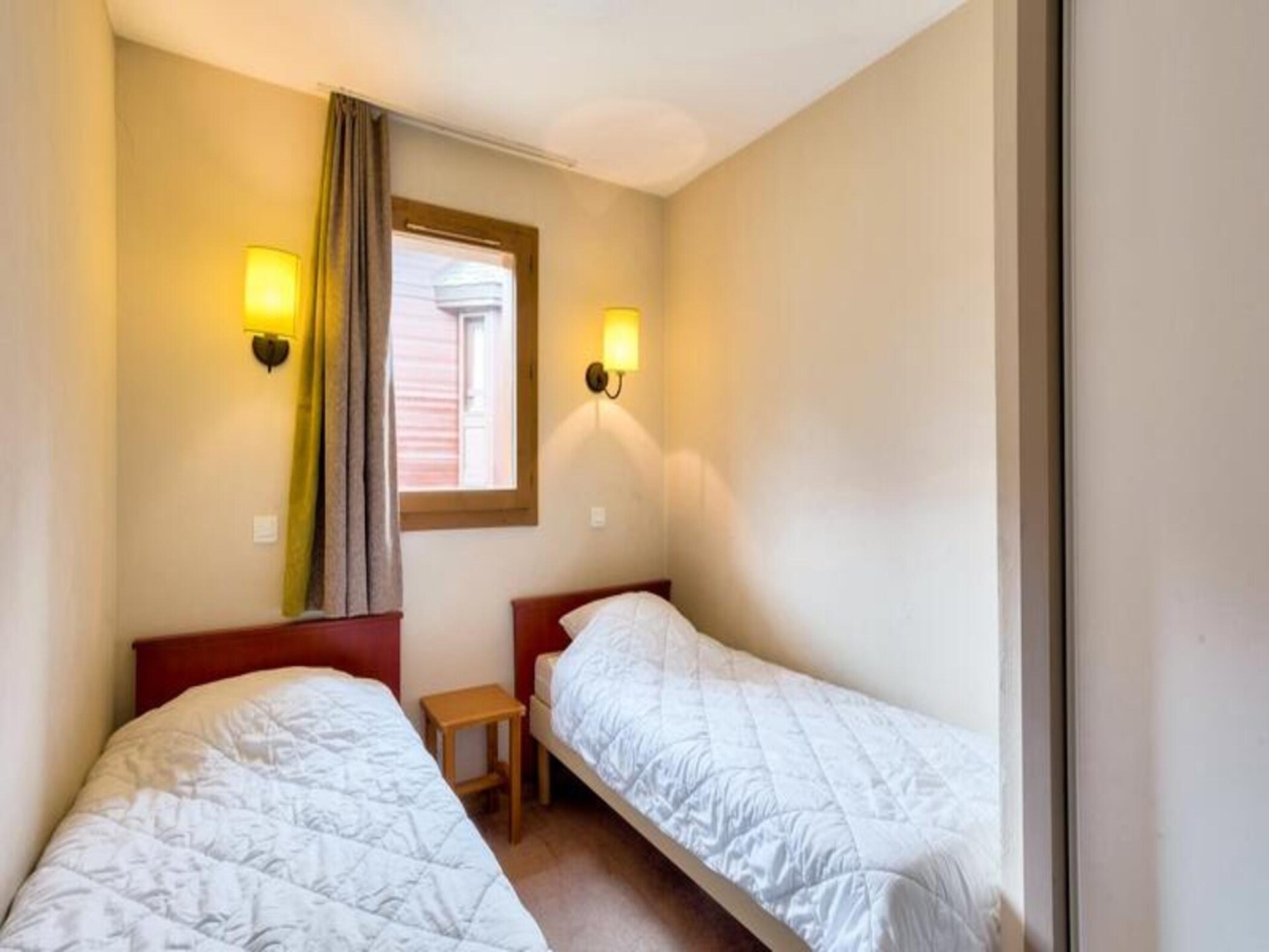 Authentiek appartement op 3 minuten van de piste met zuidbalkon - foto 4