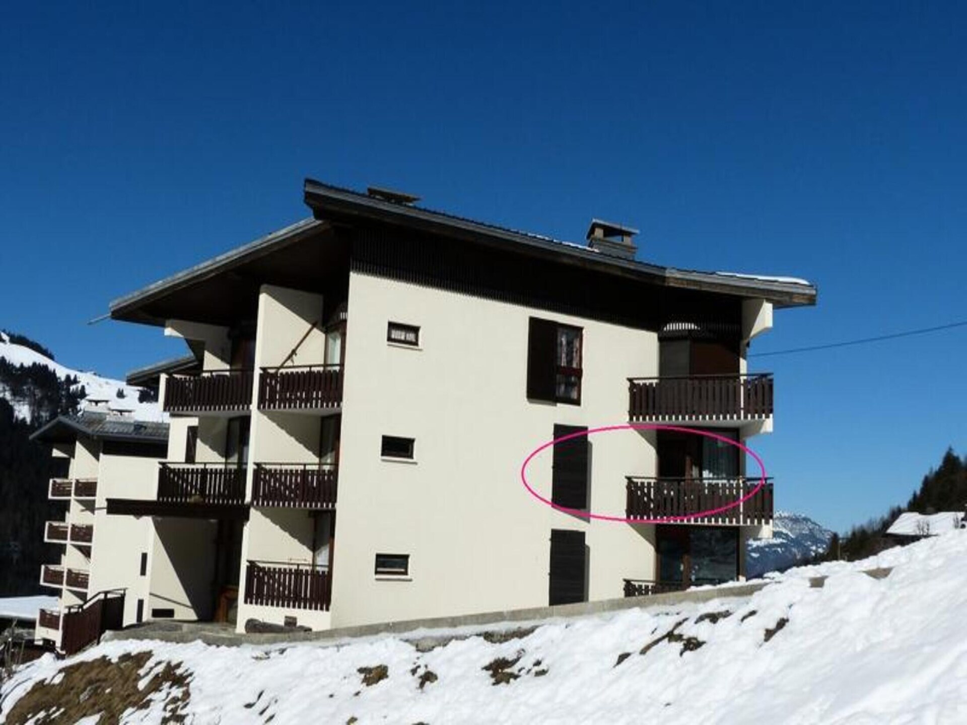 Sfeervol 6-persoons appartement in La Clusaz, direct aan de piste - foto 4