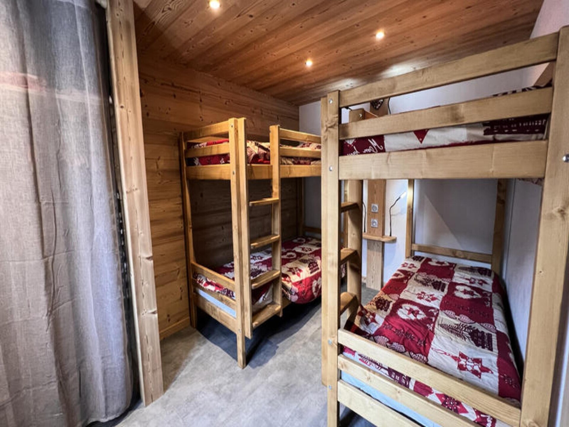 Gerenoveerd 8-persoons appartement op 100m van de piste in La Clusaz - foto 17