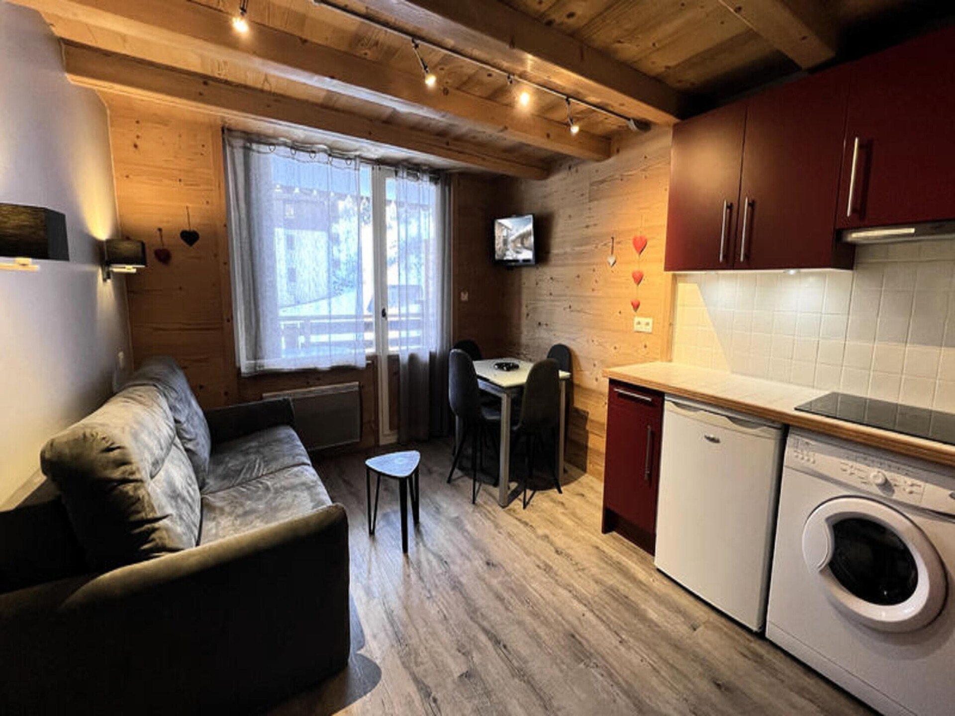 Gerenoveerd studio-appartement met balkon en uitzicht op de pistes in La Clusaz - foto 2