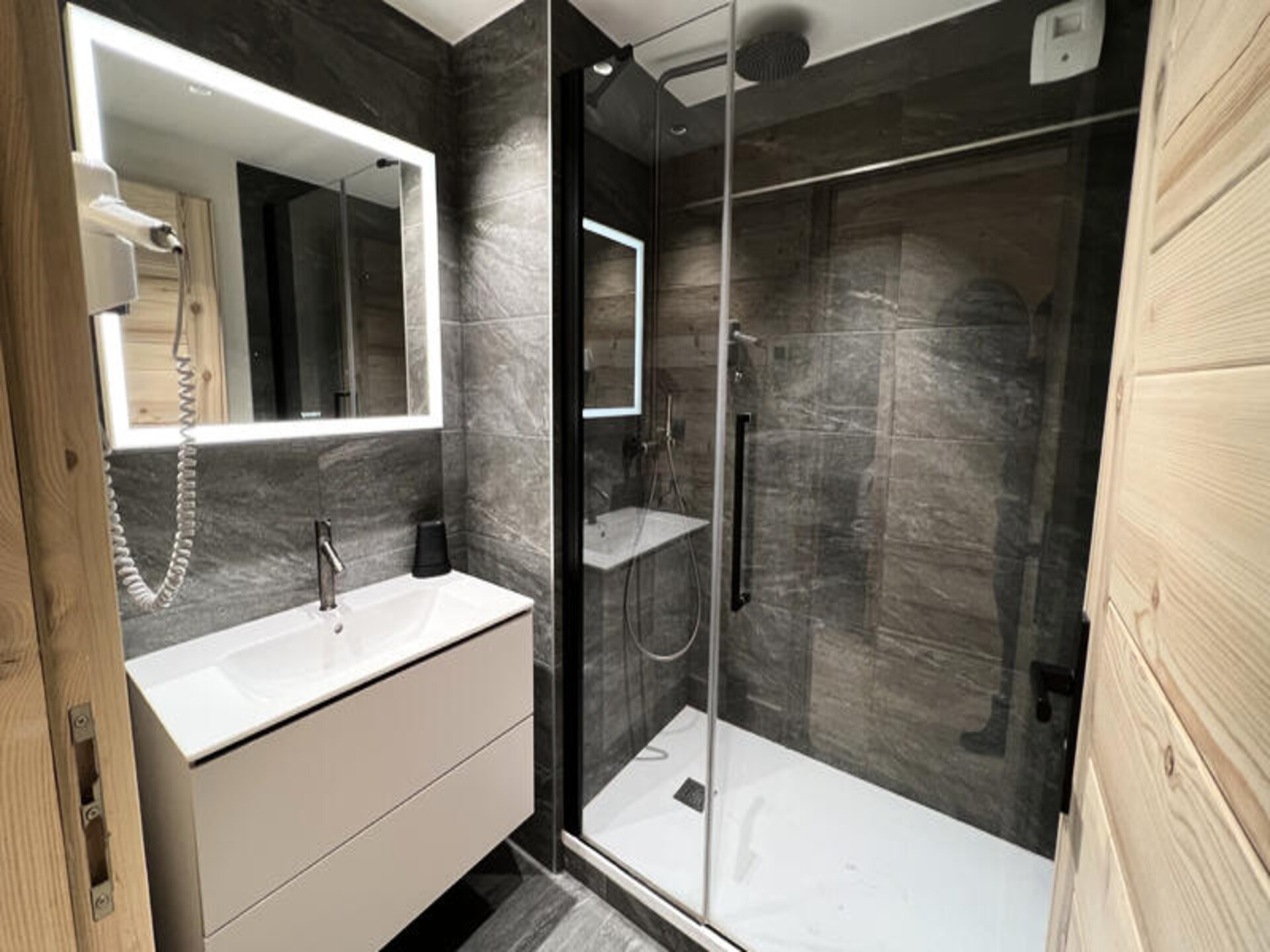 Gerenoveerd appartement 81m² vlakbij de piste in La Clusaz voor 10 personen - foto 17