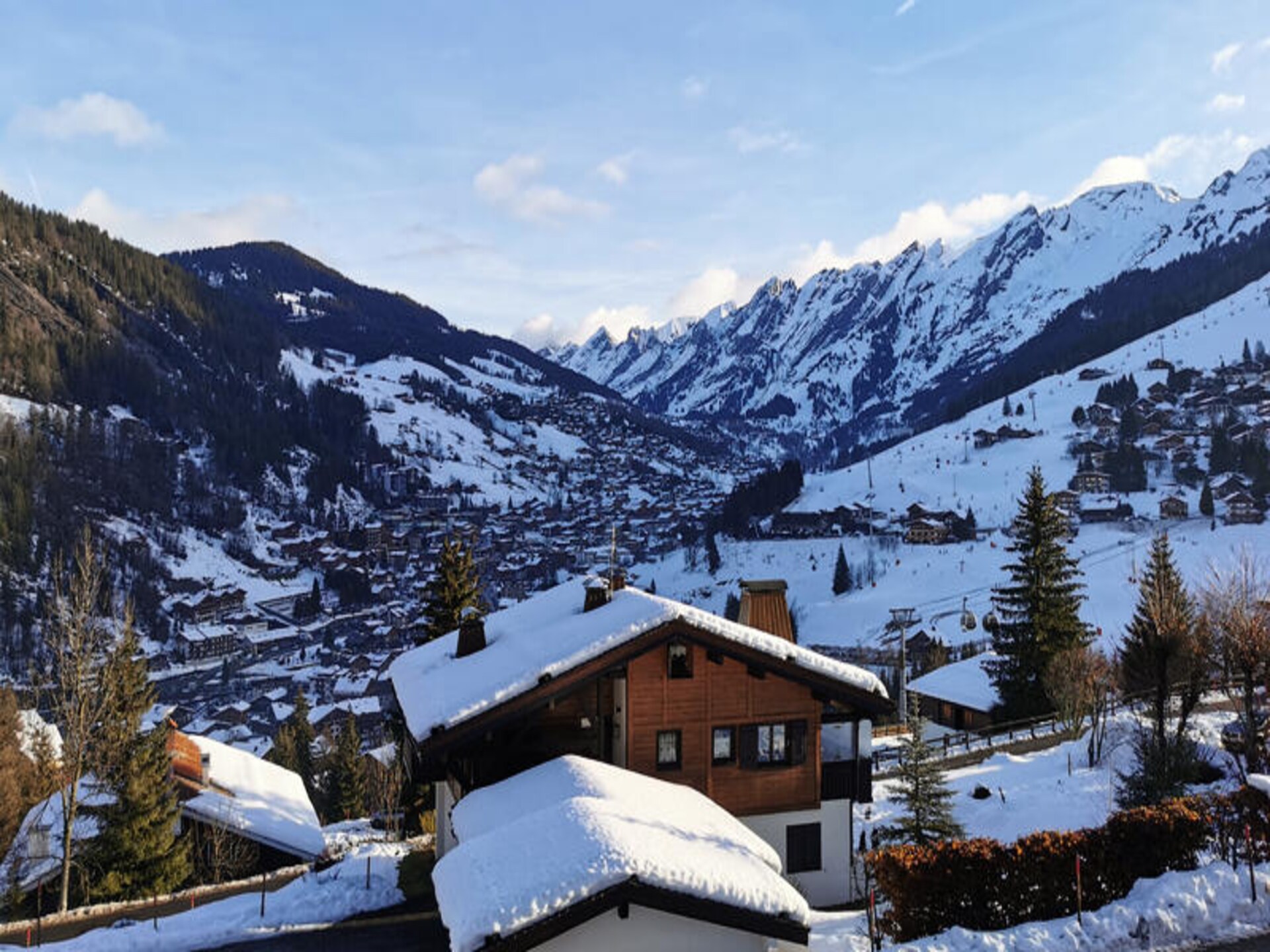 Compact appartement op 750m van de pistes met uitzicht op de Aravis - foto 4