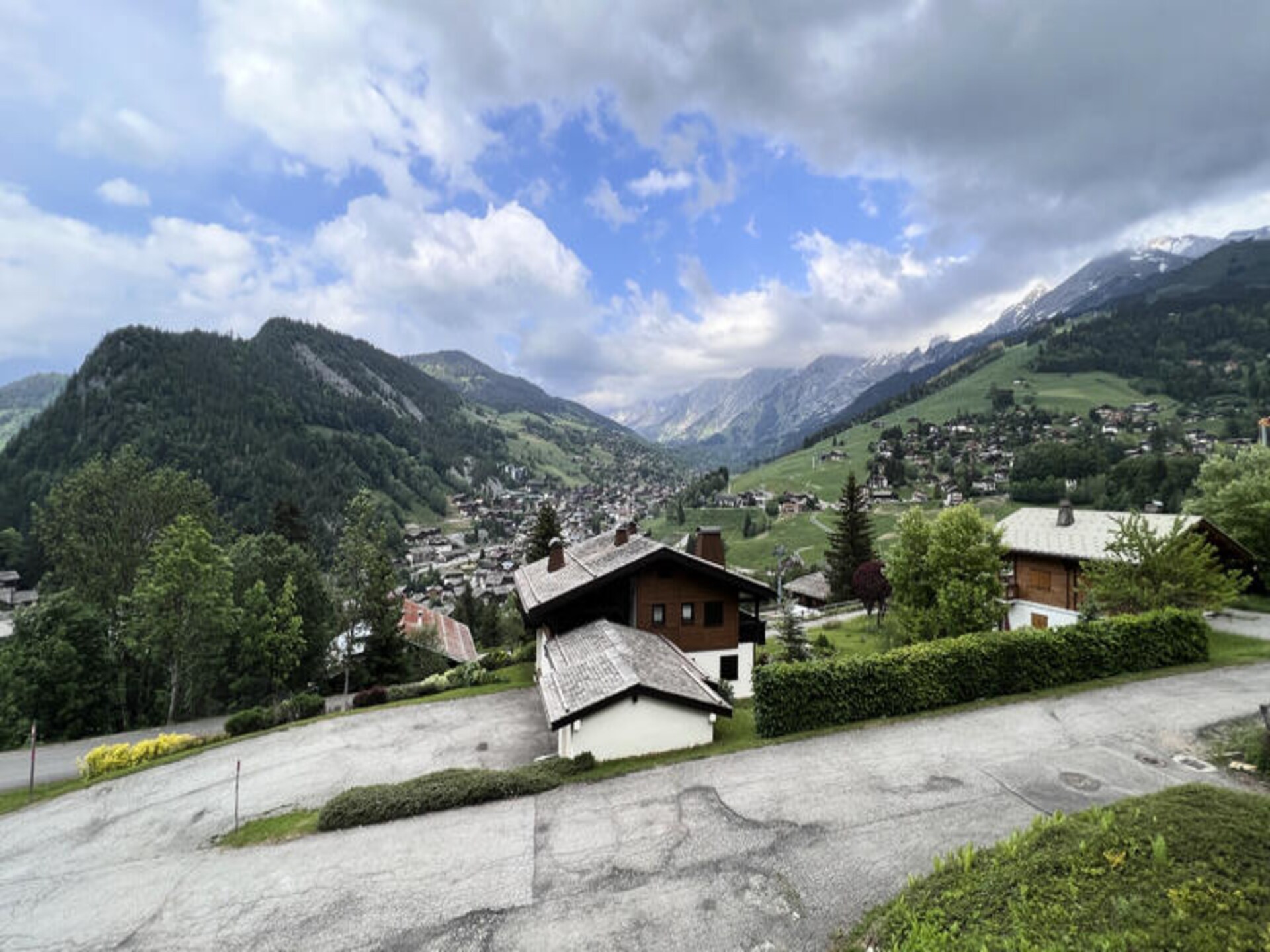Compact appartement op 750m van de pistes met uitzicht op de Aravis - foto 12