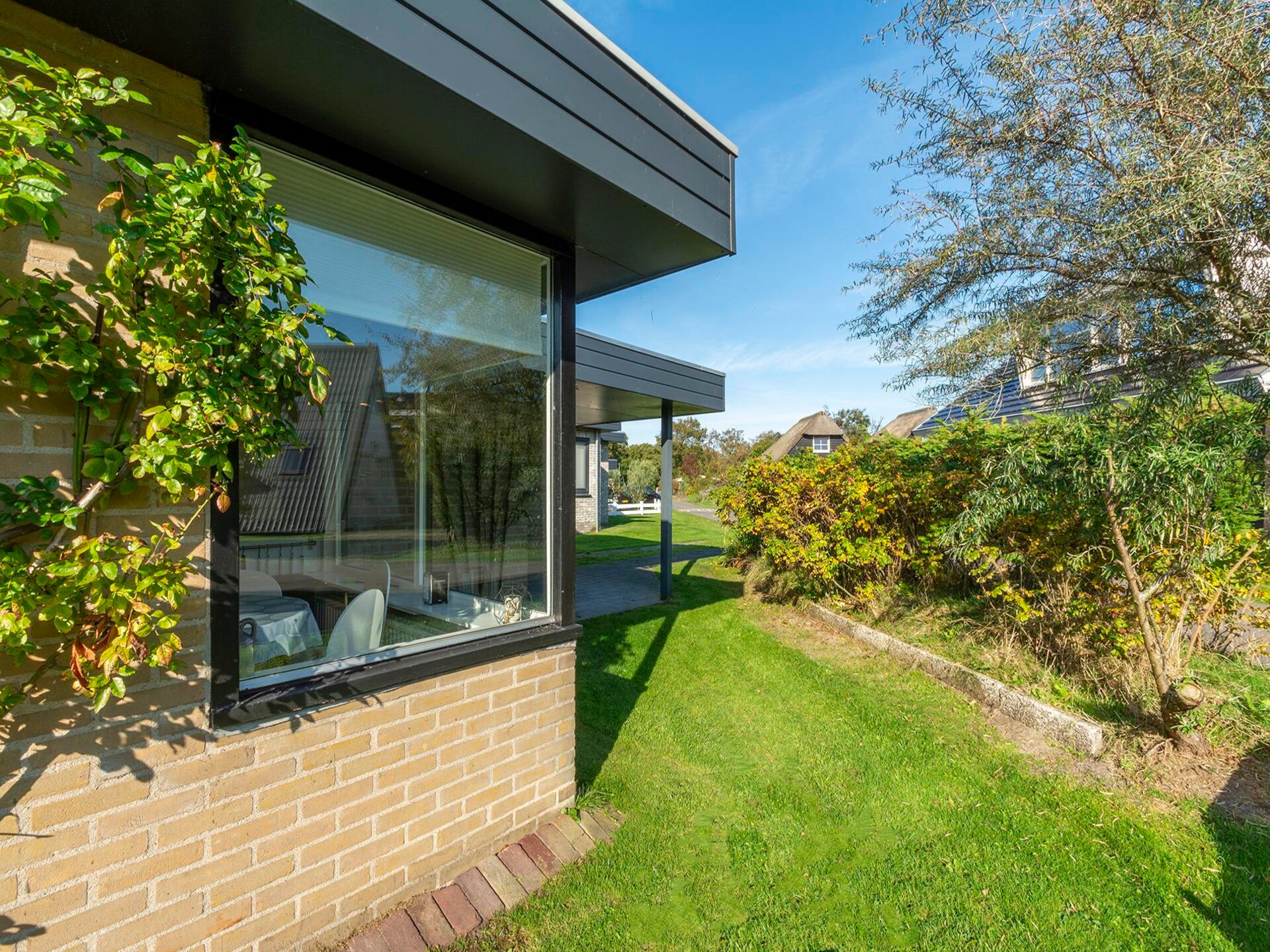 Vrijstaande vakantiebungalow met privacyvolle tuin in Sint Maartenszee - foto 19