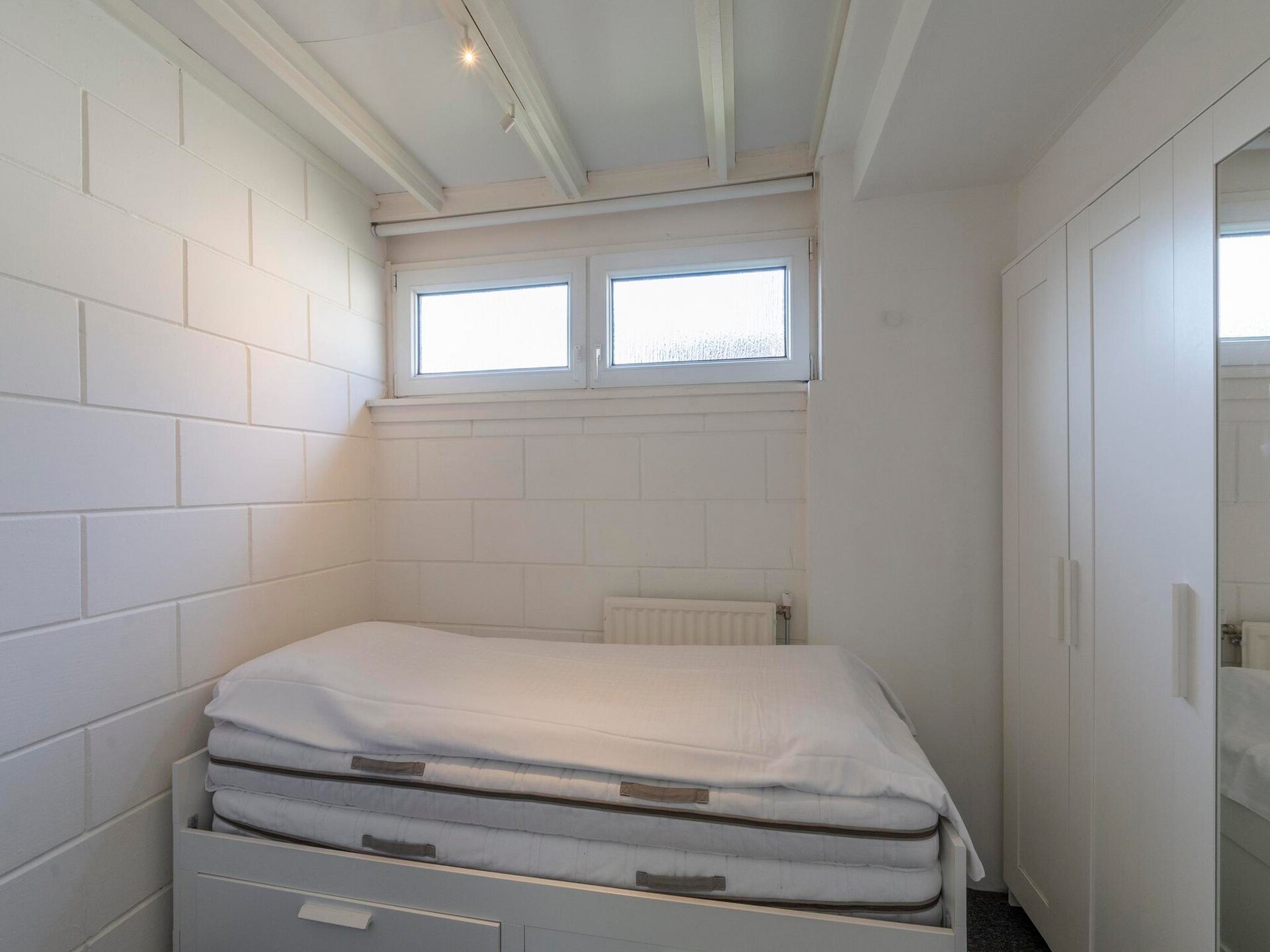 Vrijstaande vakantiebungalow met privacyvolle tuin in Sint Maartenszee - foto 17