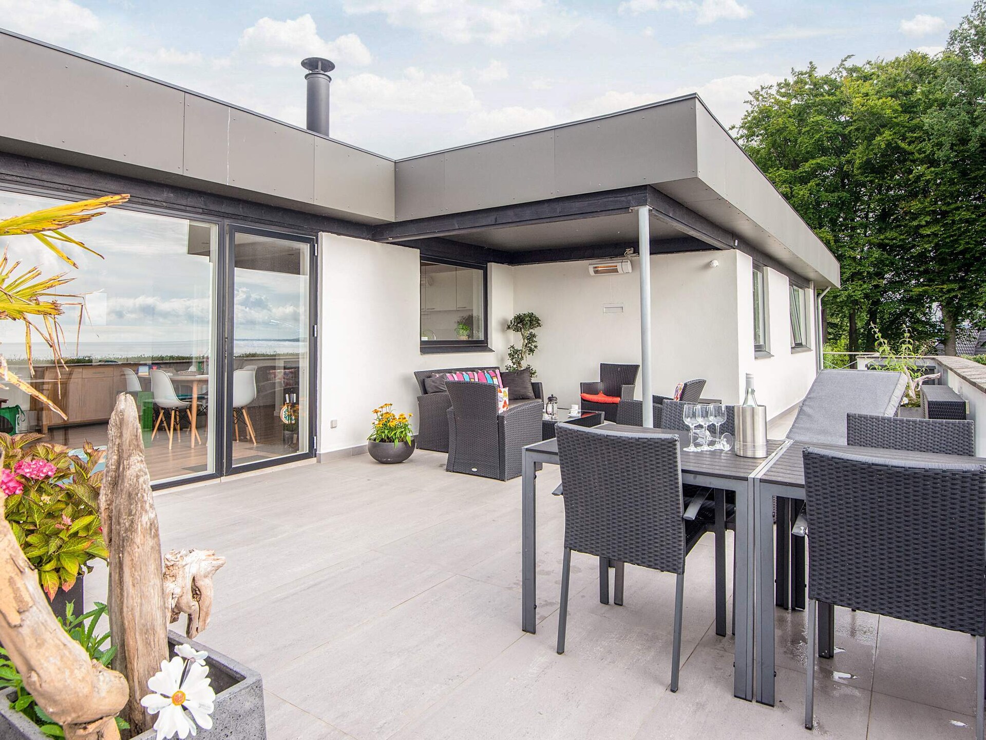 Luxe vakantiehuis met zeezicht op 50m van het strand in Børkop - foto 37