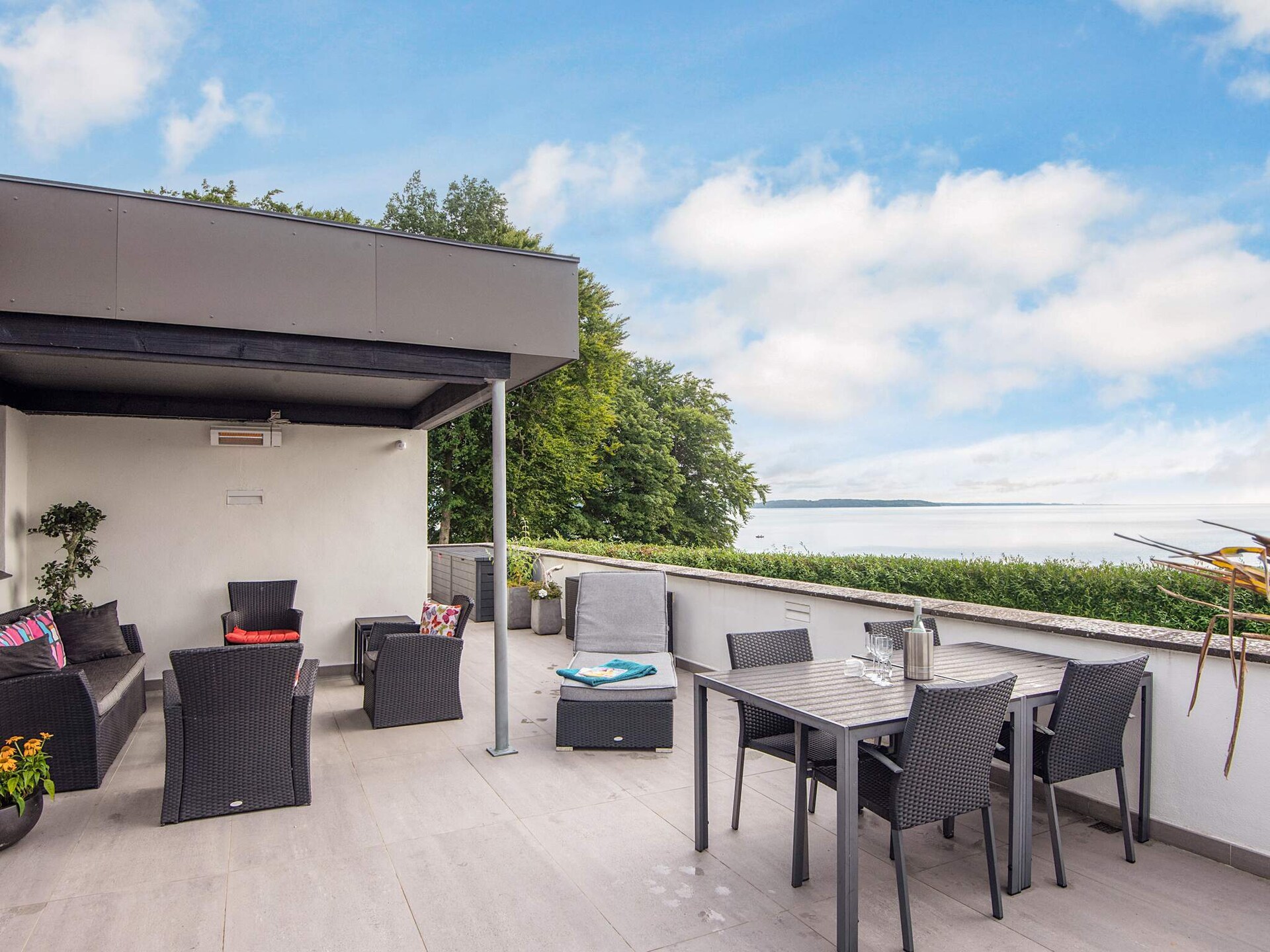 Luxe vakantiehuis met zeezicht op 50m van het strand in Børkop - foto 39