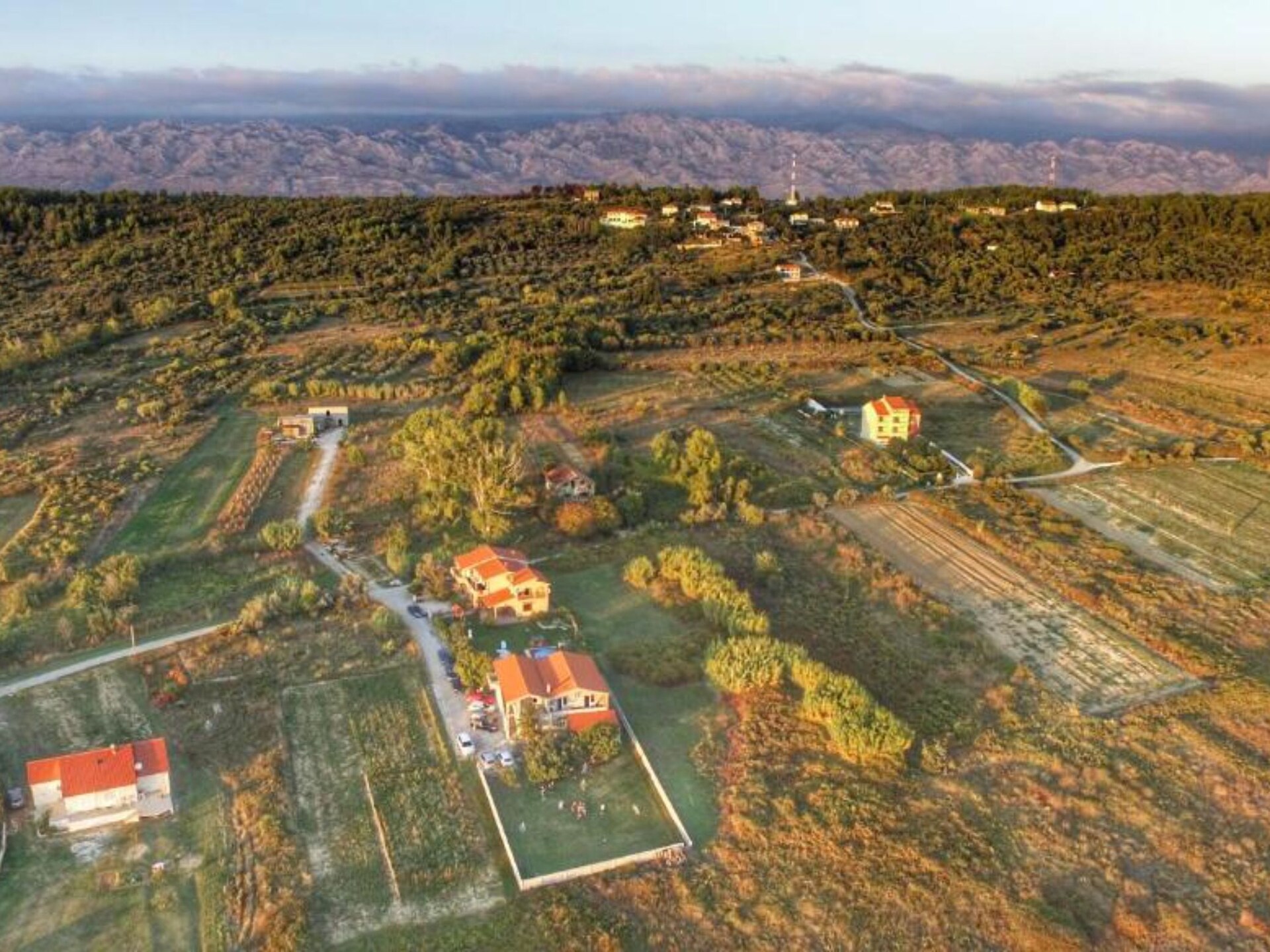 Sfeervol vakantiehuis met tuin en zwembad, vlakbij zee in Ljubac - foto 32