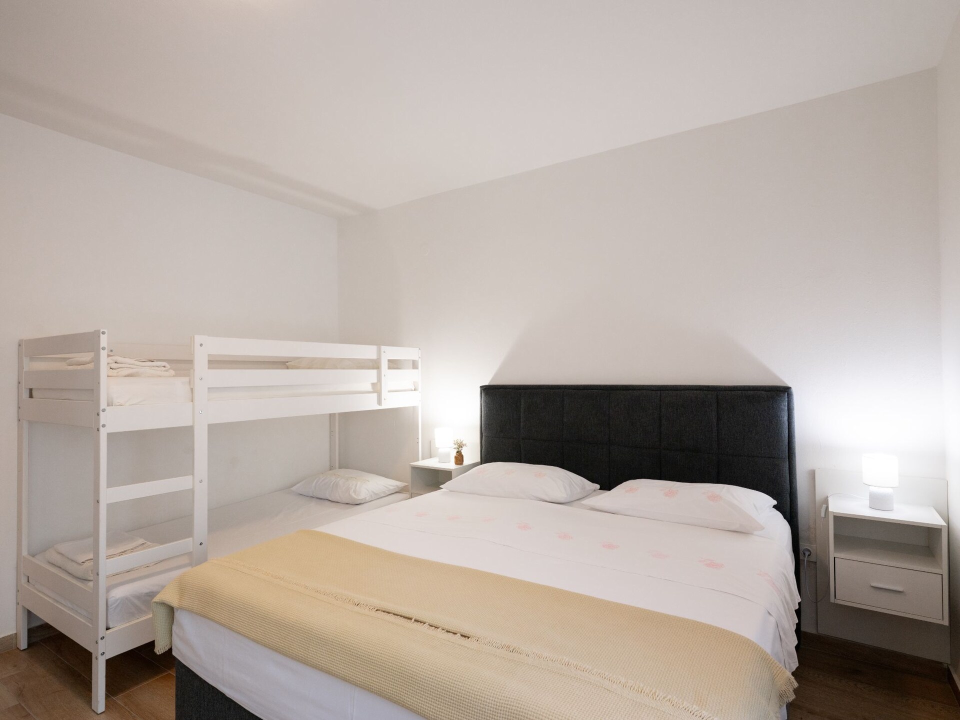 Sfeervol vakantiehuis met tuin en zwembad, vlakbij zee in Ljubac - foto 14