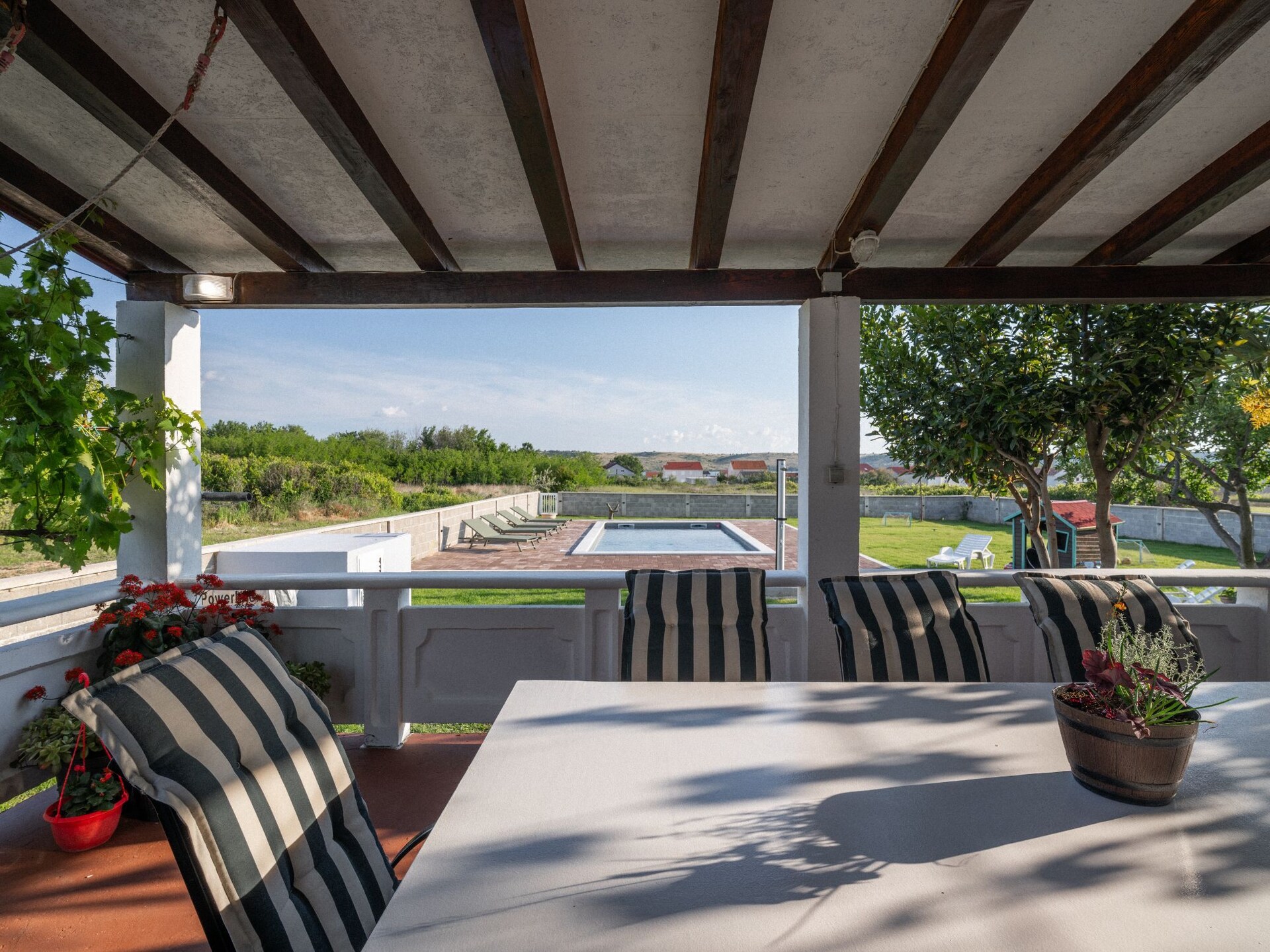 Sfeervol vakantiehuis met tuin en zwembad, vlakbij zee in Ljubac - foto 20