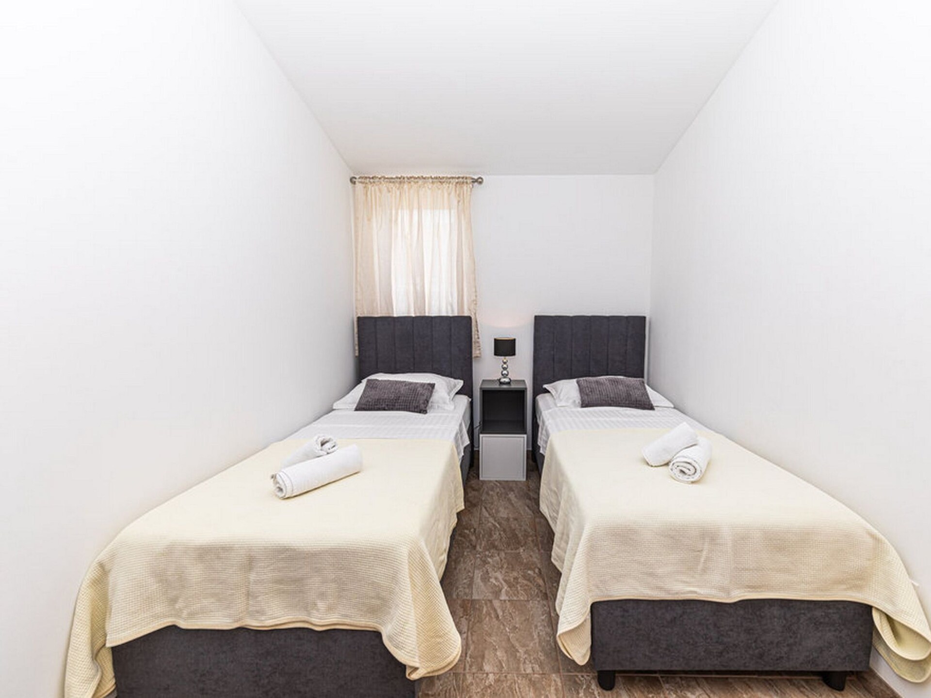 Ruime villa met privézwembad en fitness in Kastel Novi, vlak bij zee - foto 17