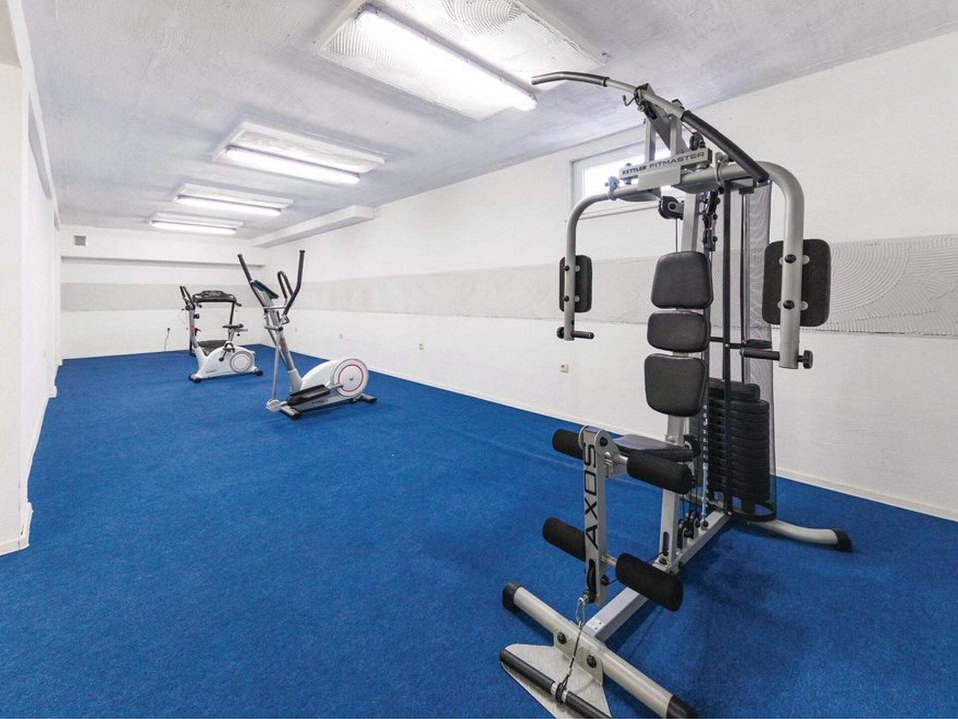 Ruime villa met privézwembad en fitness in Kastel Novi, vlak bij zee - foto 39