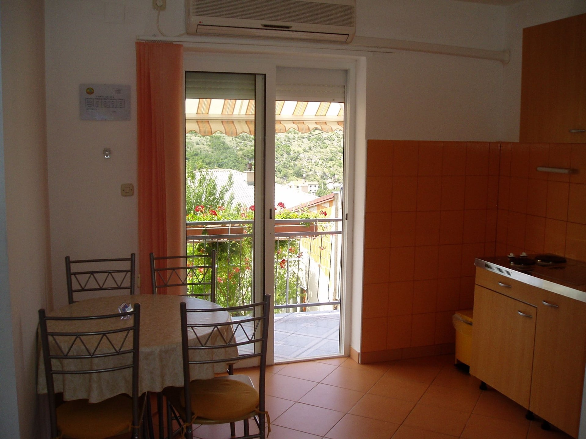Op 900 m van het strand: Comfortabel appartement in Senj - foto 5