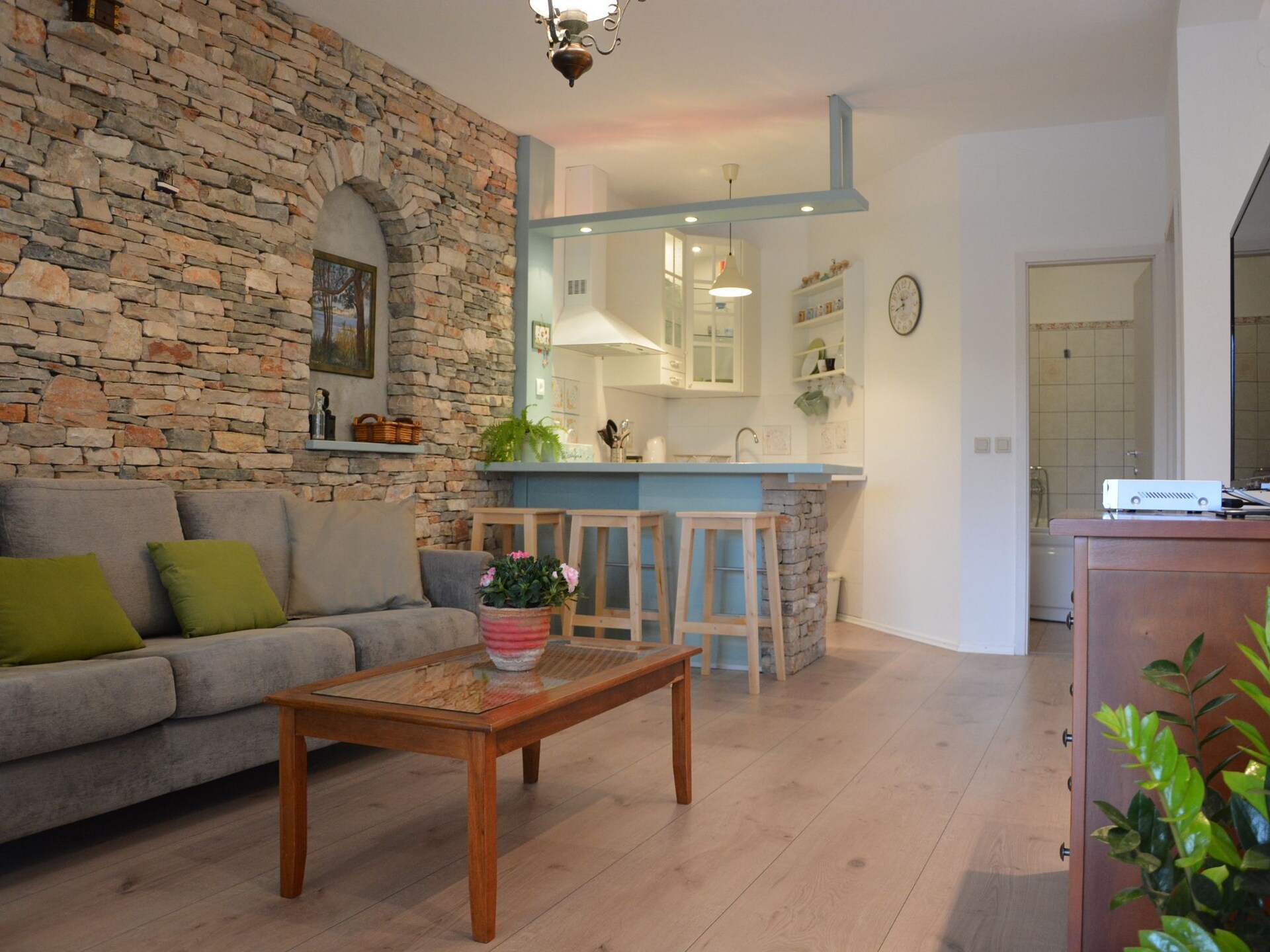 Appartement aan zee in Vrboska – 2 slaapkamers, terras en directe strandtoegang - foto 1