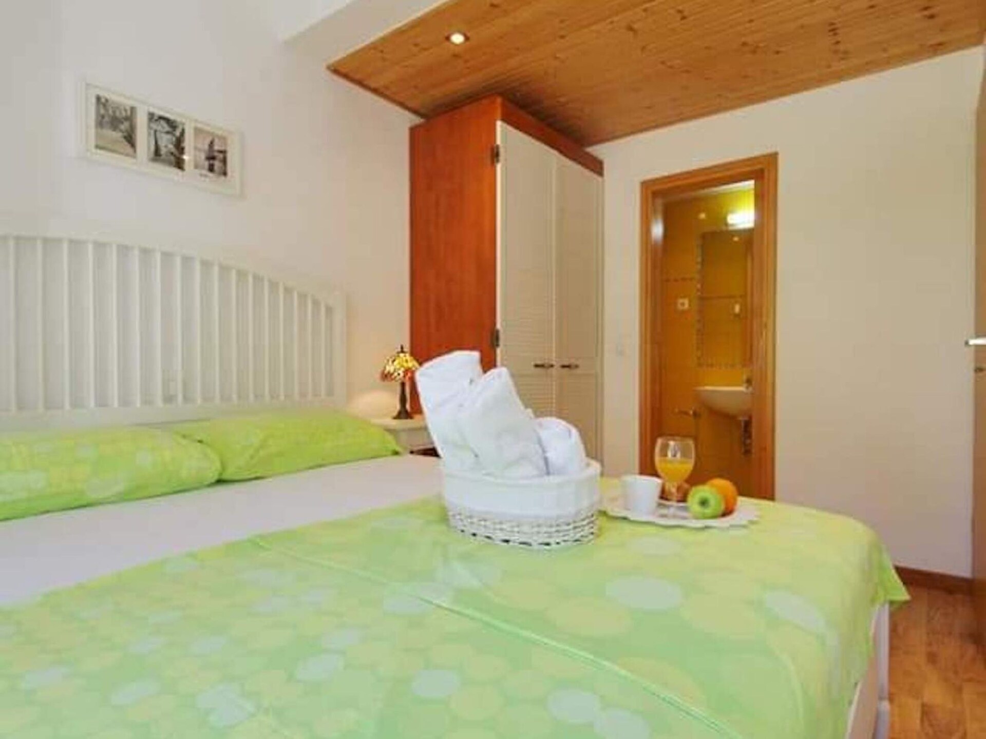 Appartement aan zee in Vrboska met 2 slaapkamers en terras - foto 8