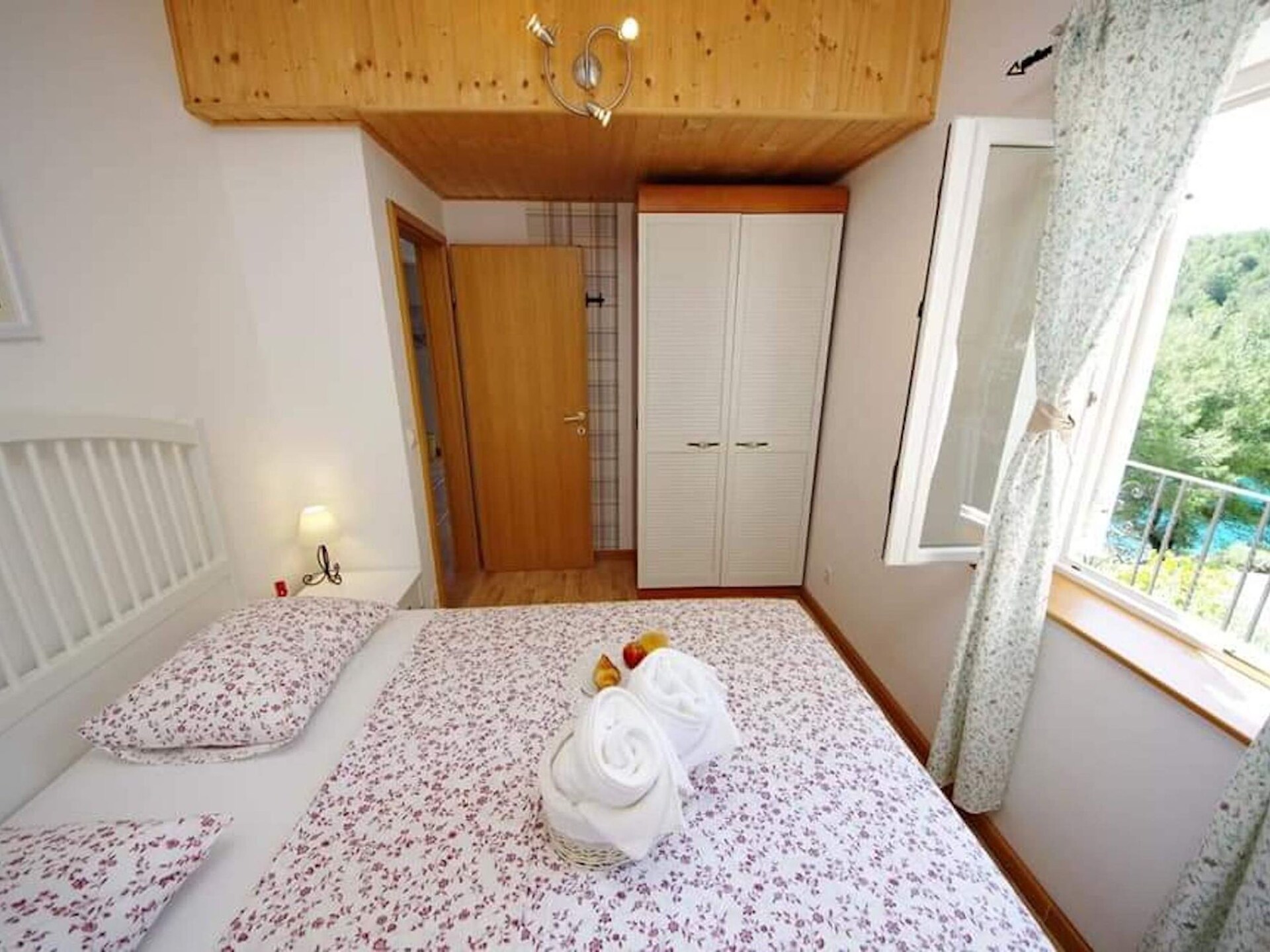 Appartement aan zee in Vrboska met 2 slaapkamers en terras - foto 11