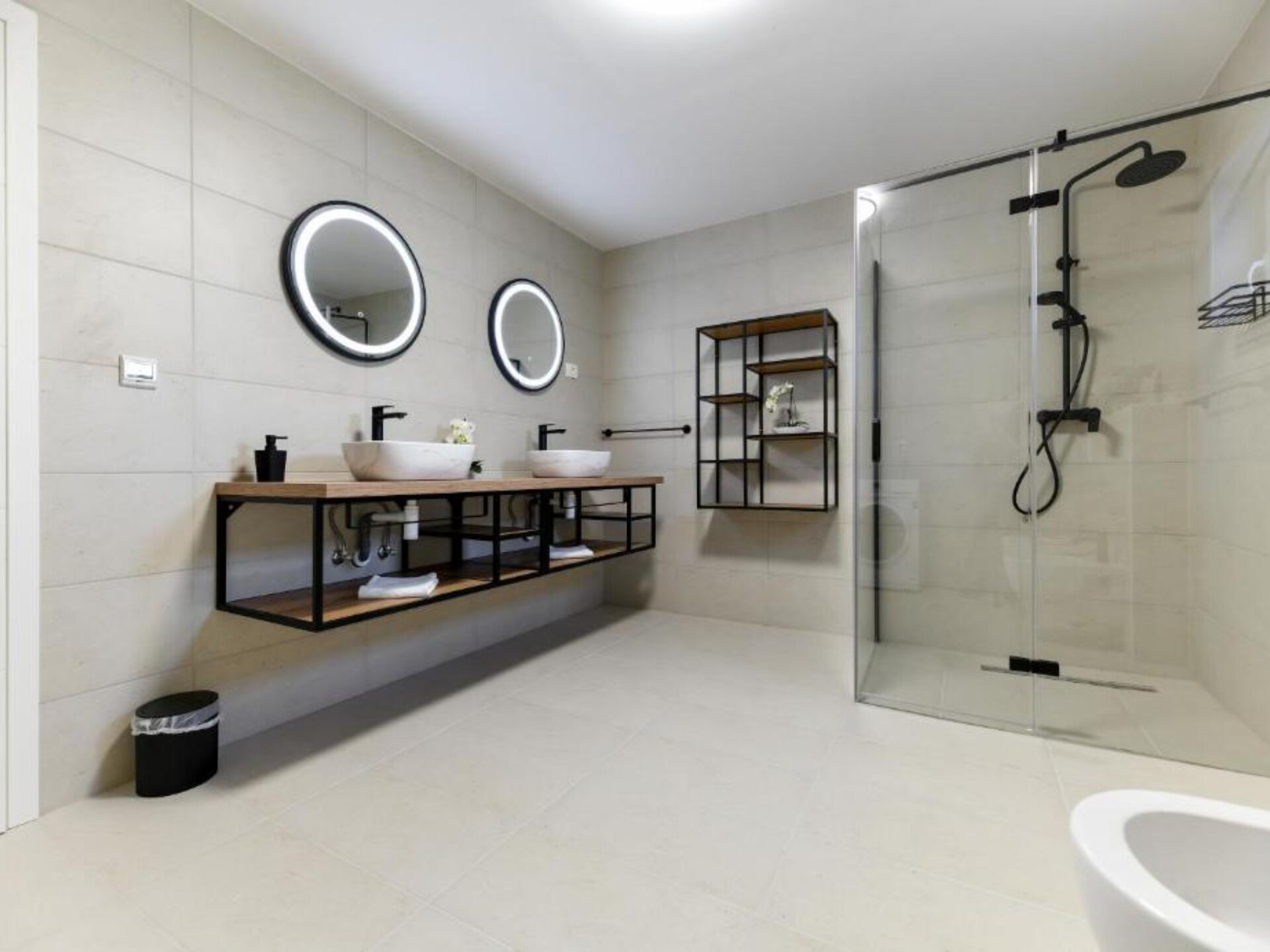 Ruime vier-slaapkamer villa met hot tub op 200 meter van zee in Pašman - foto 12