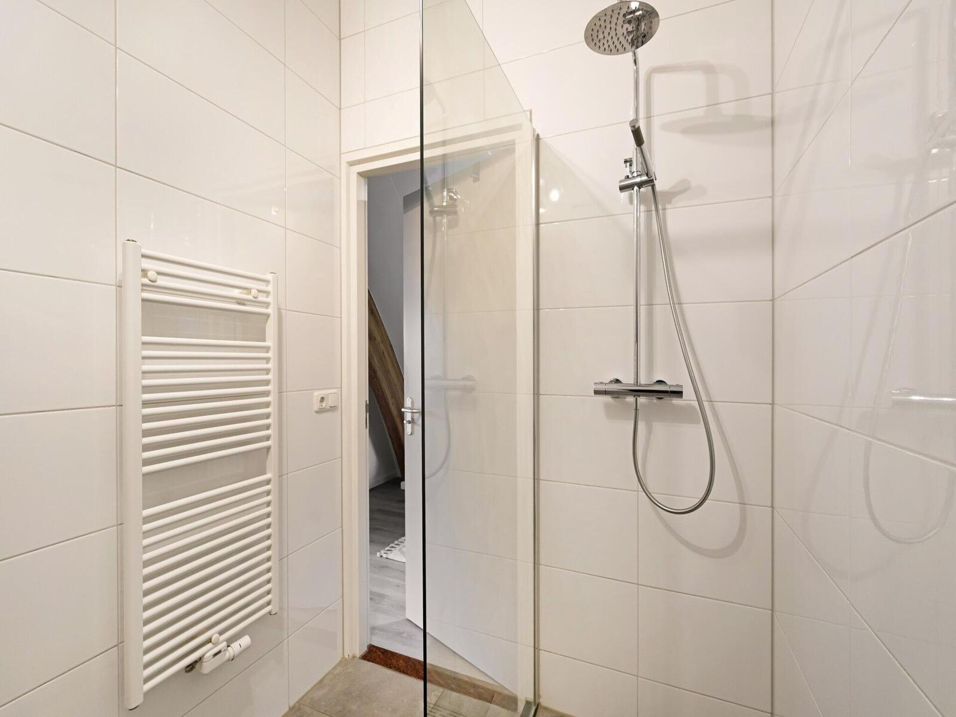 Lazy Daisy: Vrijstaande villa met jacuzzi op 2 km van het strand - foto 29