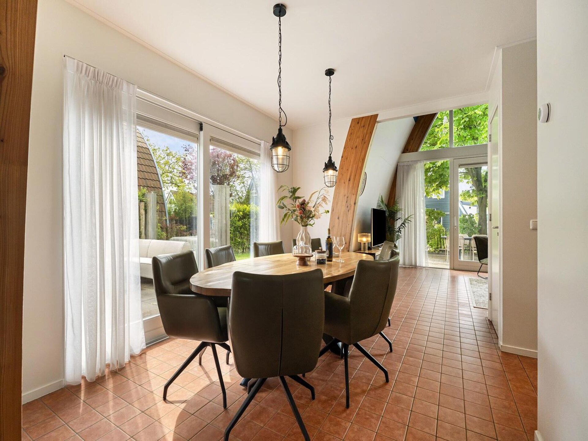 Lazy Daisy: Vrijstaande villa met jacuzzi op 2 km van het strand - foto 12