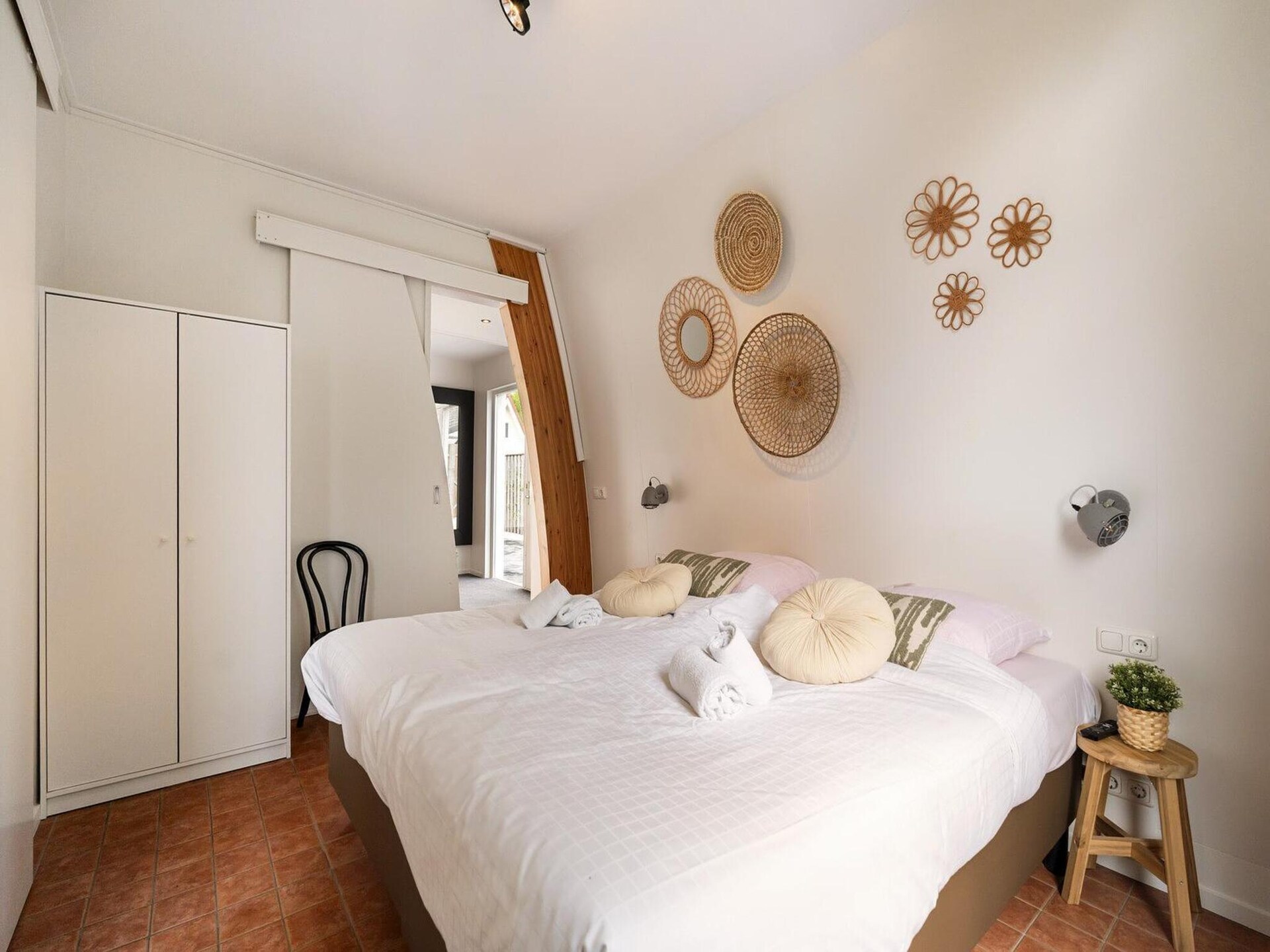 Lazy Daisy: Vrijstaande villa met jacuzzi op 2 km van het strand - foto 23