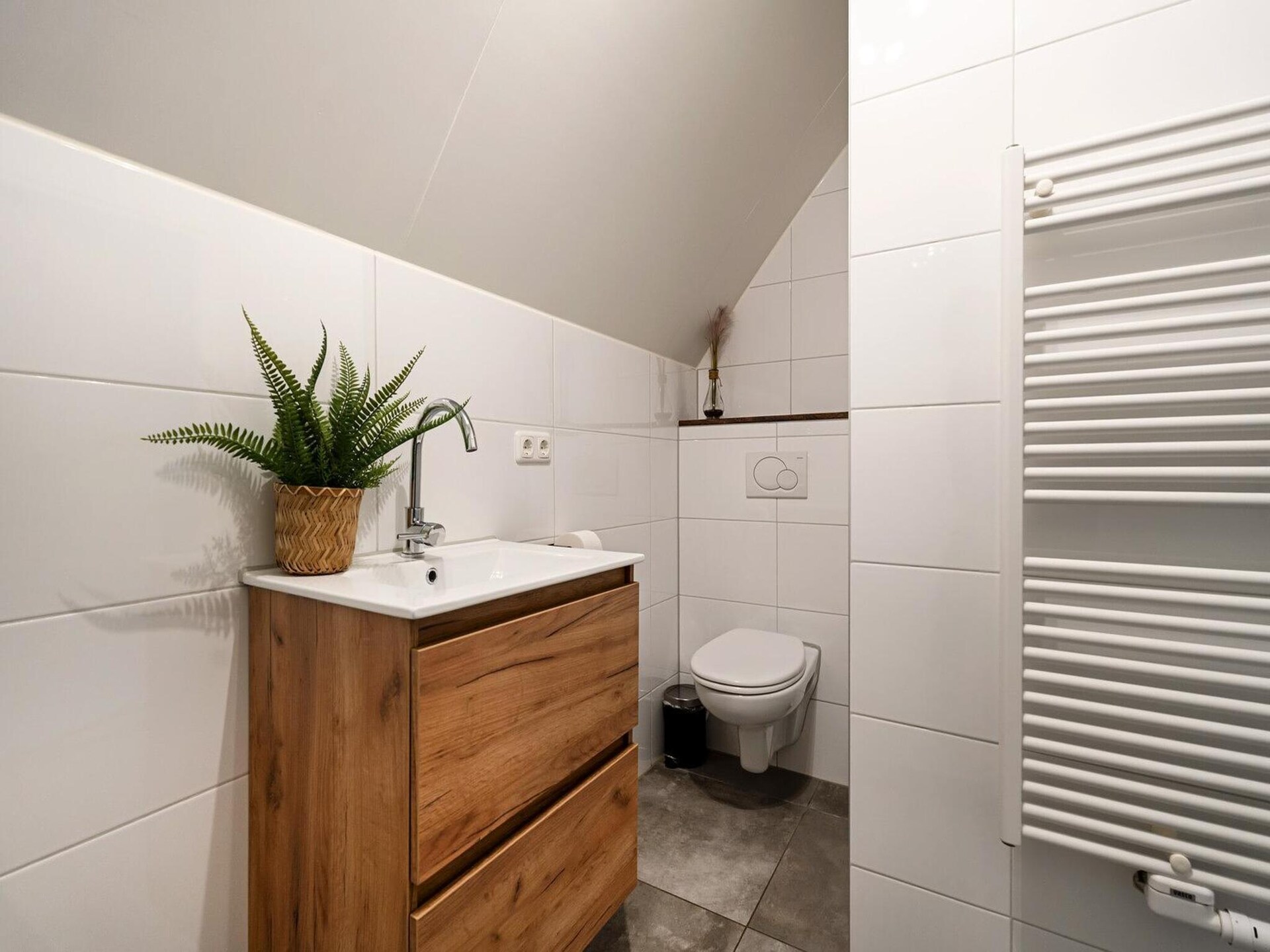 Lazy Daisy: Vrijstaande villa met jacuzzi op 2 km van het strand - foto 33