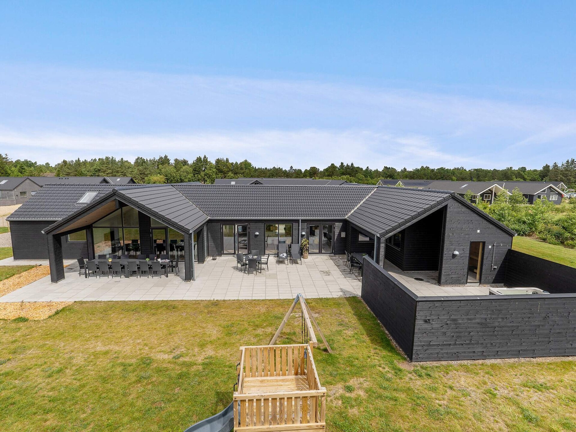 Luxe vakantiehuis met zwembad en sauna voor 24 personen in Houstrup Strand - foto 1