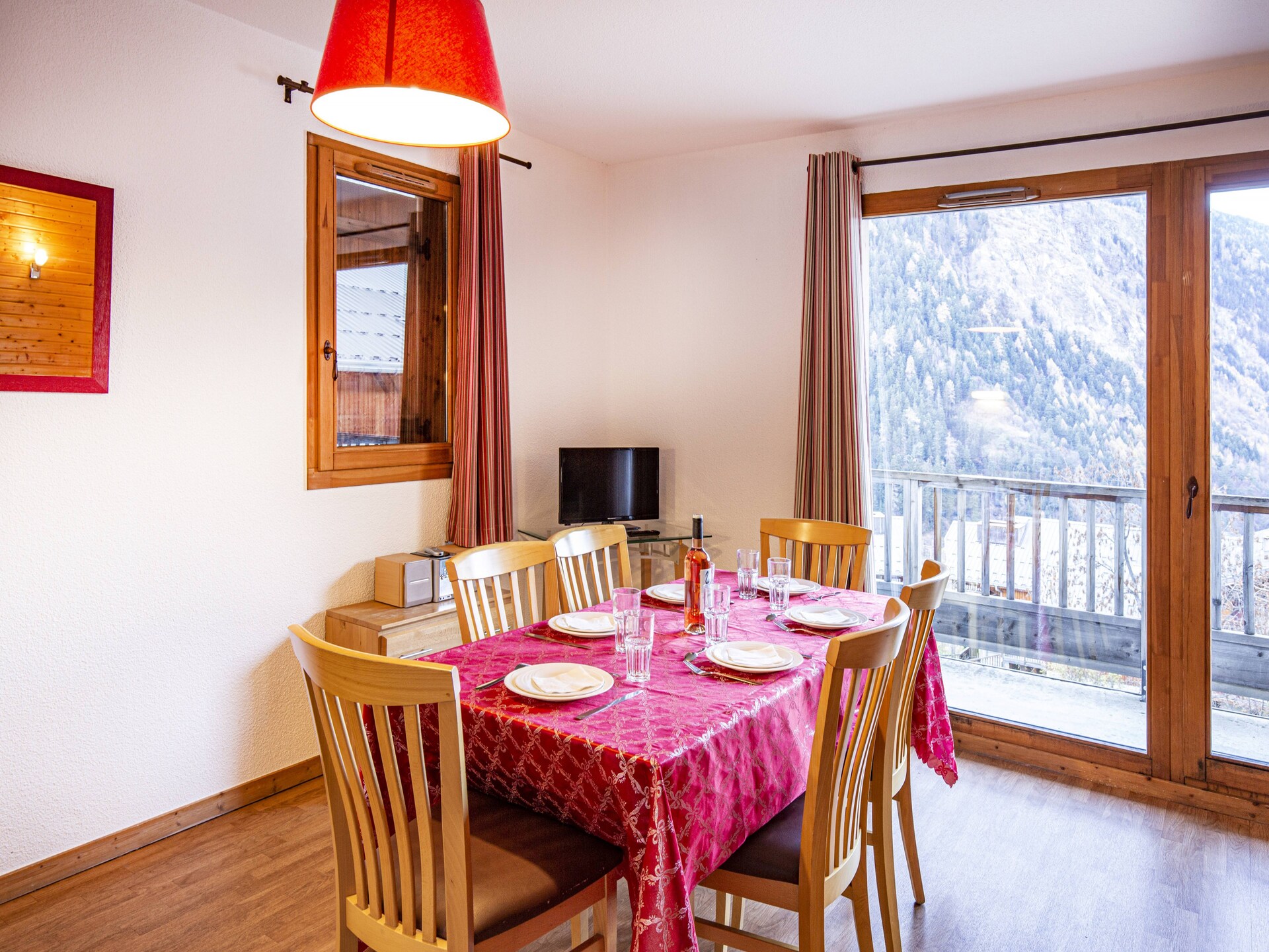Ruim appartement voor 6 met zwembad, sauna & balkon nabij 3 Vallées - foto 3