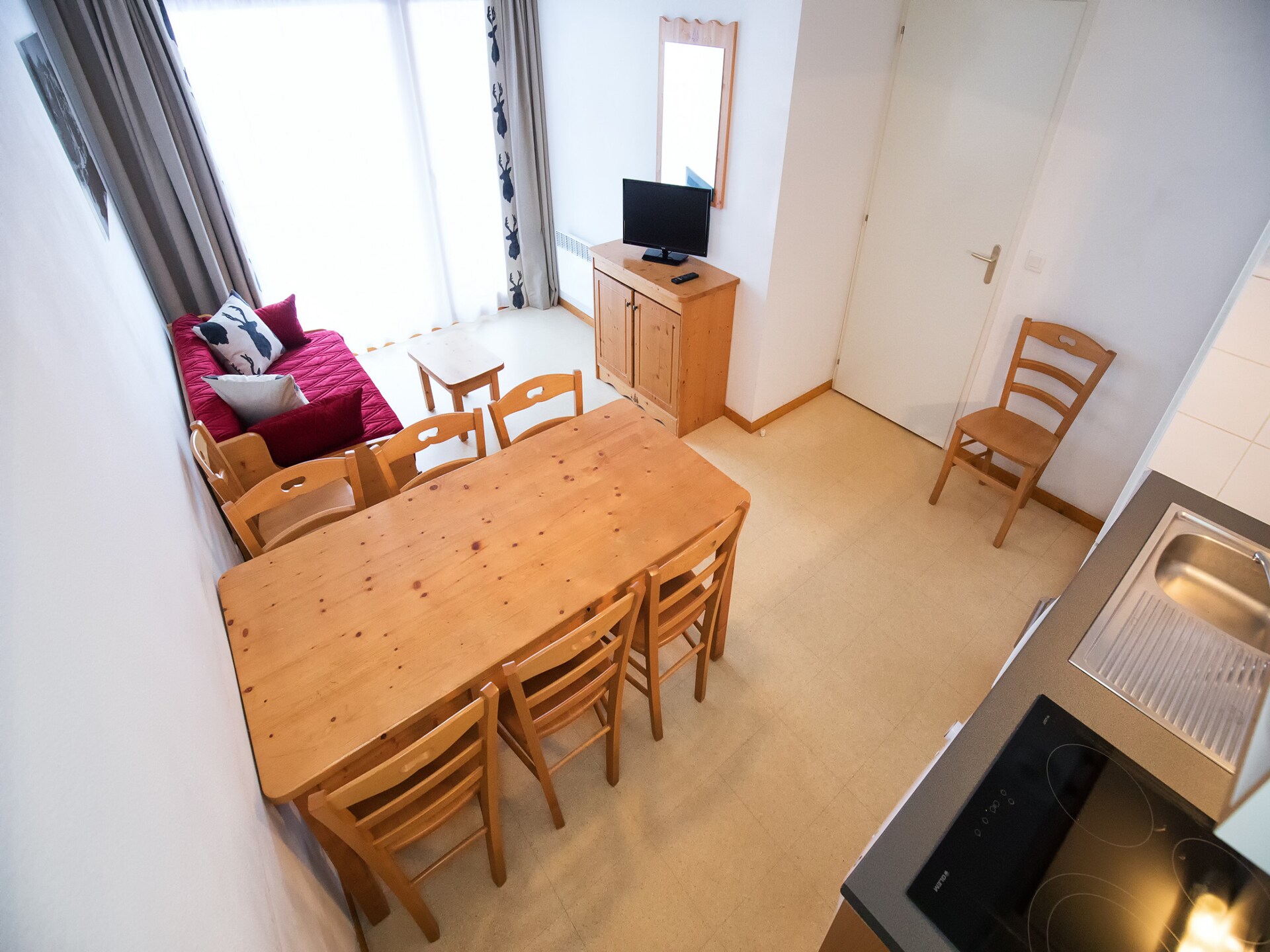 Ruim 8-persoonsappartement met balkon op 50m van de skilift in Val Cenis - foto 9