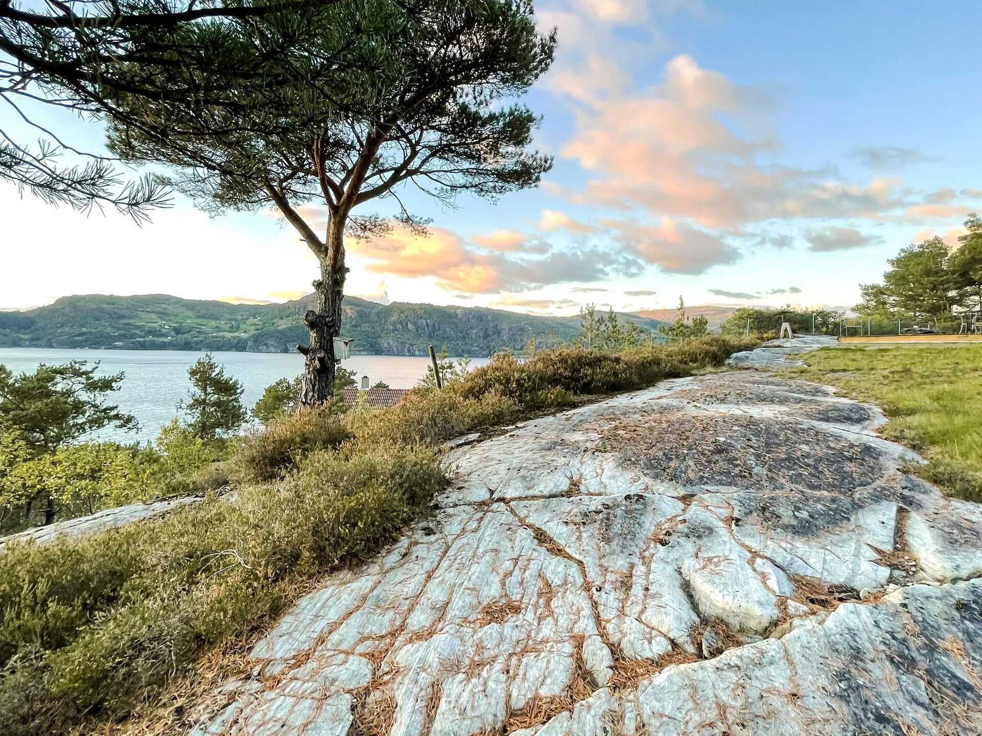 Vrijstaand vakantiehuis op Randøy met panoramisch fjordzicht - foto 4