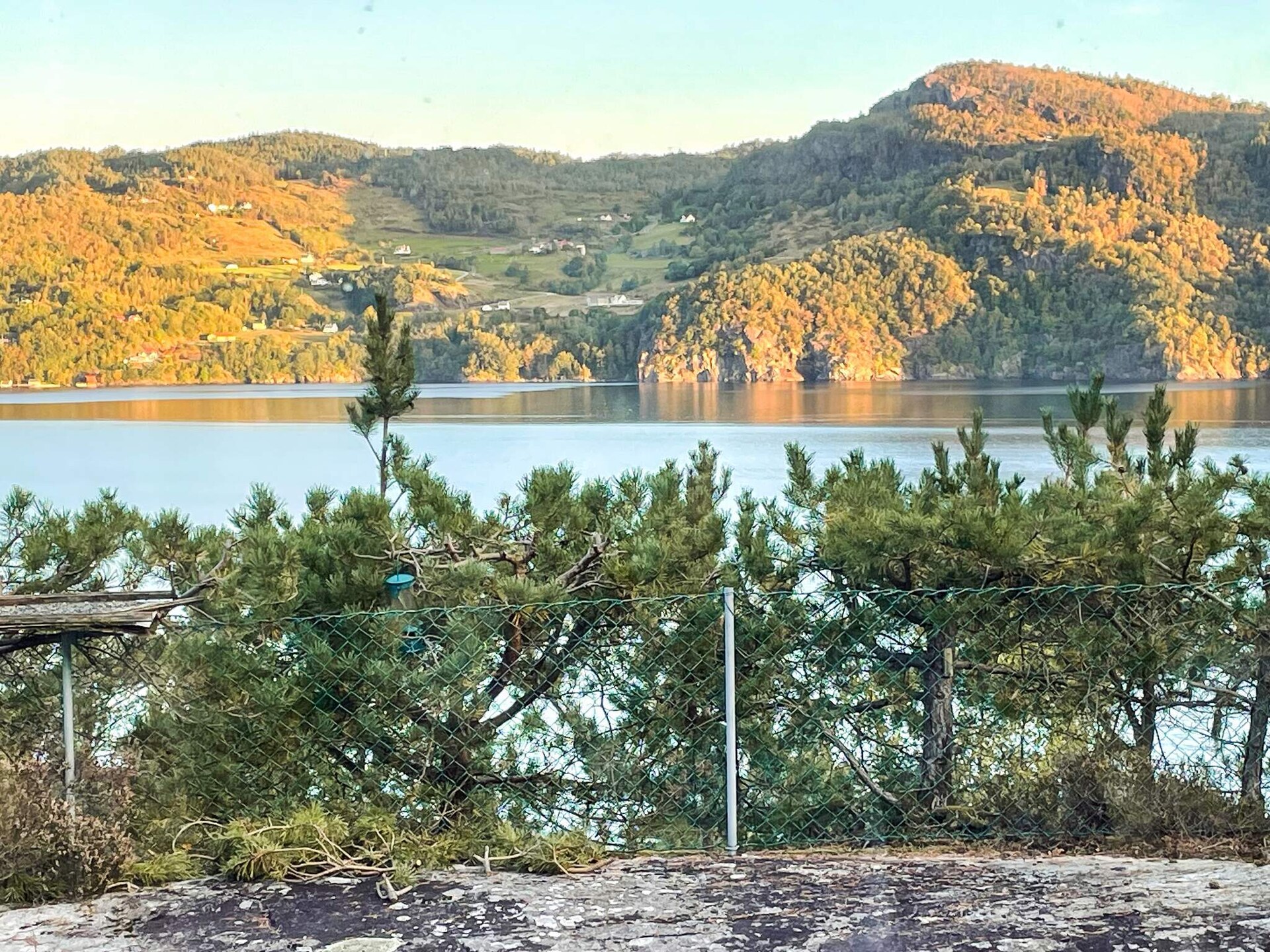 Vrijstaand vakantiehuis op Randøy met panoramisch fjordzicht - foto 8