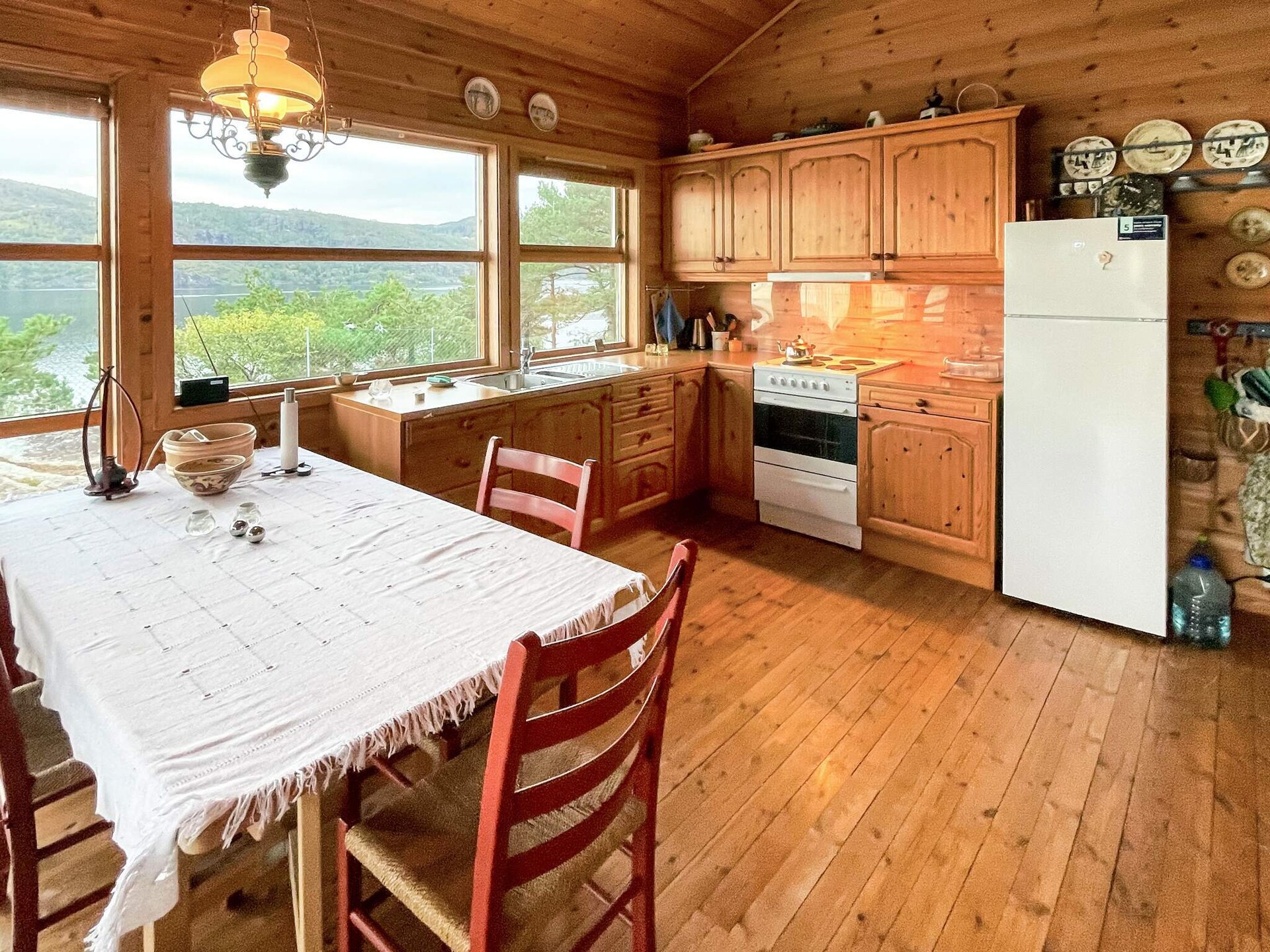 Vrijstaand vakantiehuis op Randøy met panoramisch fjordzicht - foto 11