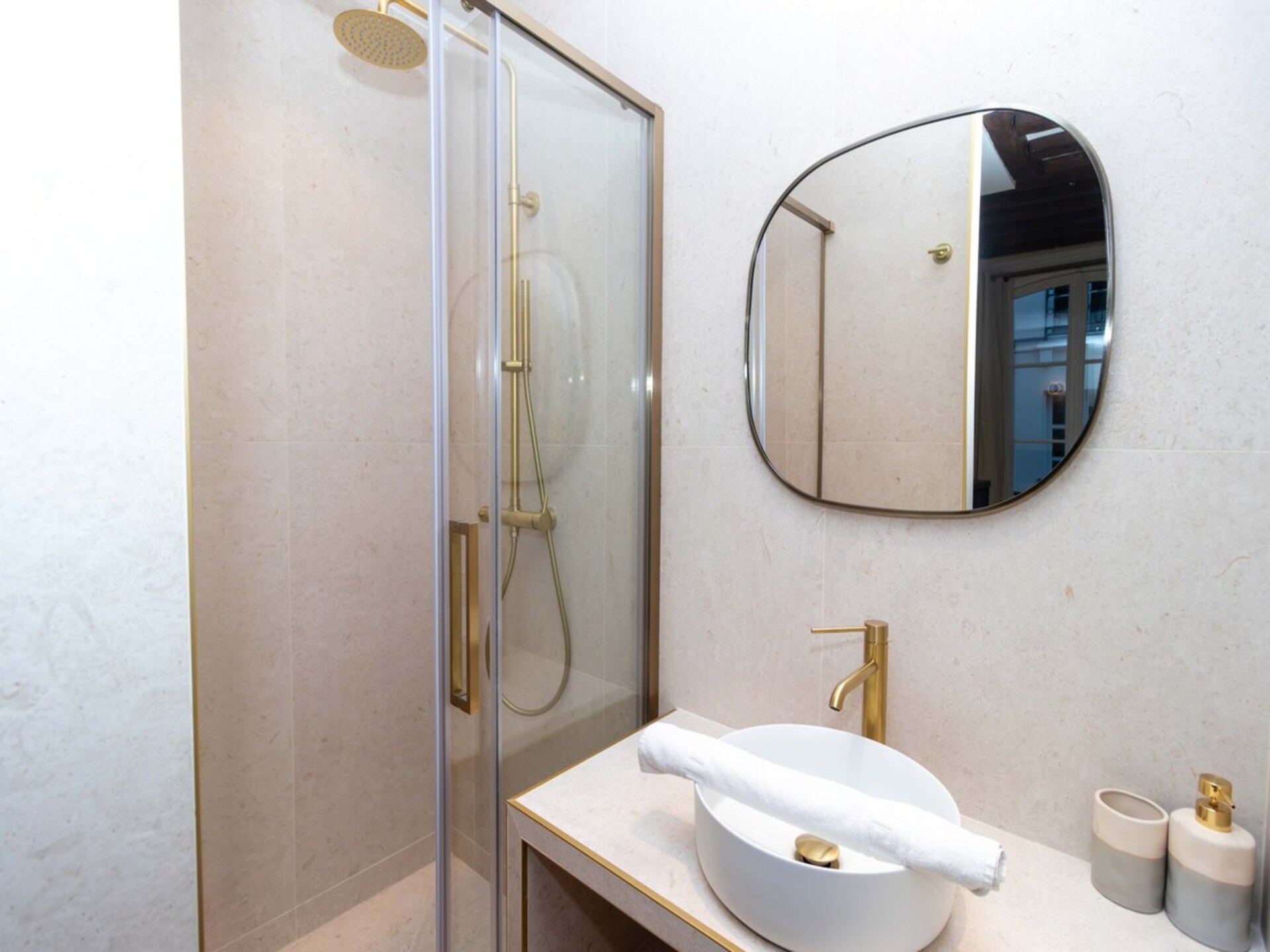 Trendy appartement met 2 slaapkamers in levendig Montorgueil, Parijs - foto 9
